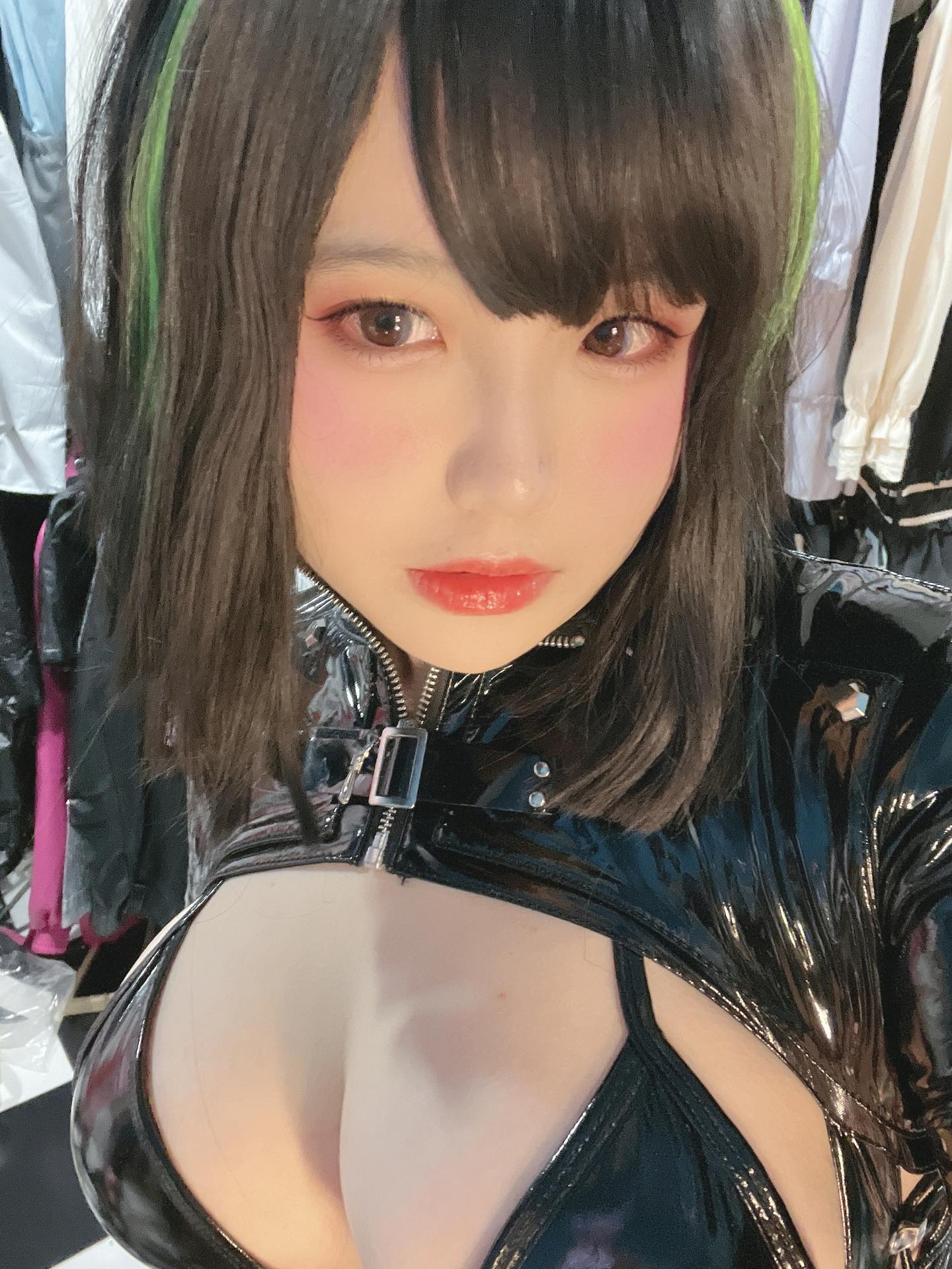 [私房] 阿半今天很开心 - 黑暗护士：黑色乳胶护士装 美胸黑丝 90P