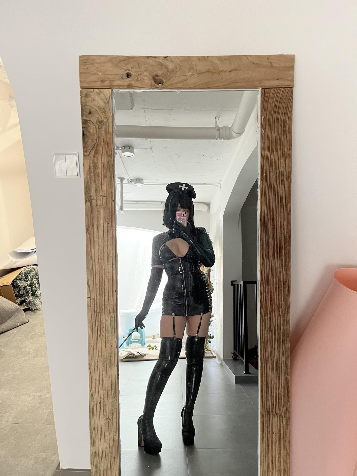[私房] 阿半今天很开心 - 黑暗护士：黑色乳胶护士装 美胸黑丝 90P