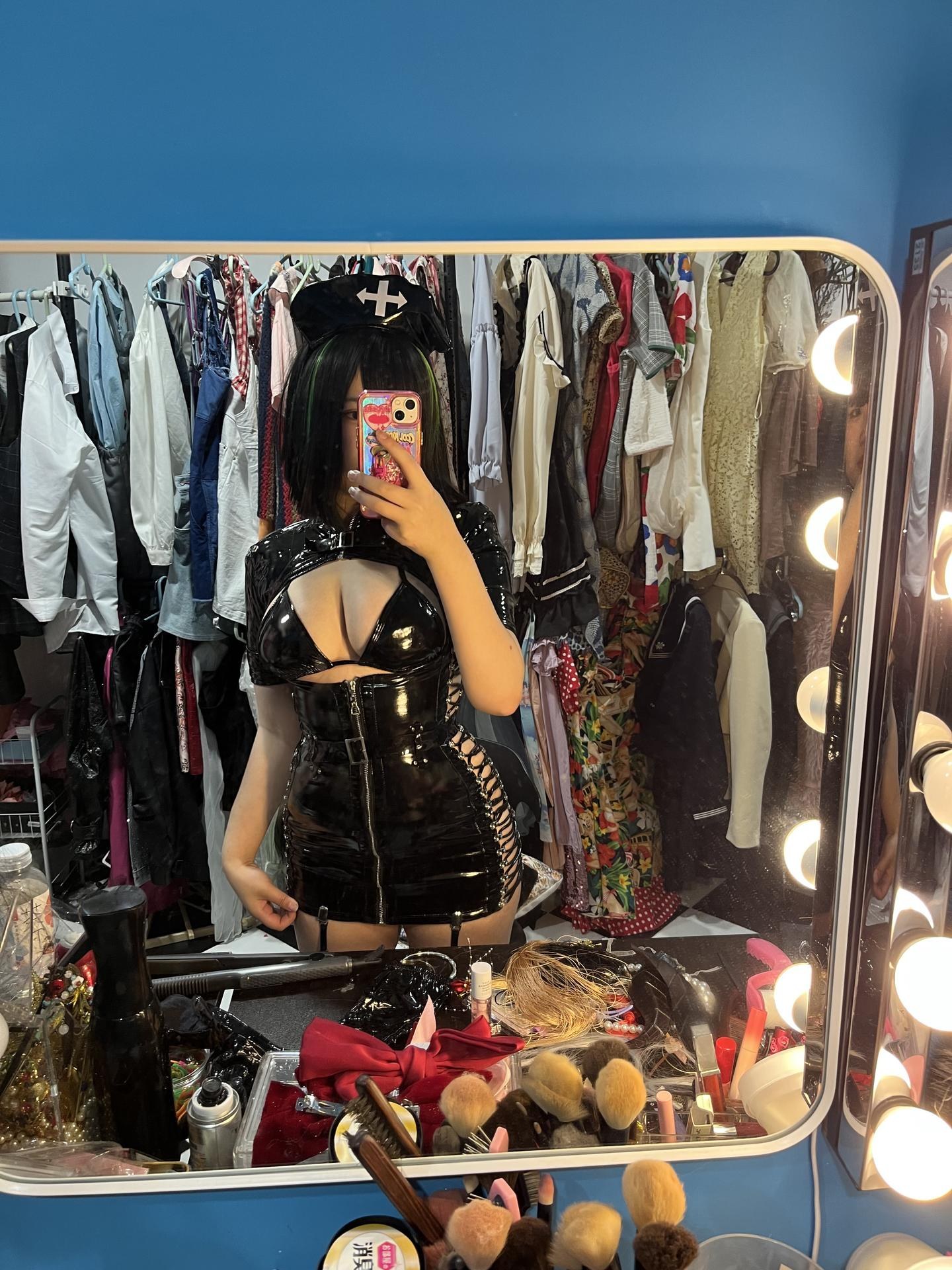 [私房] 阿半 hôm nay rất vui - Y tá bóng tối: Trang phục y tá latex đen, nội y đen, 90P