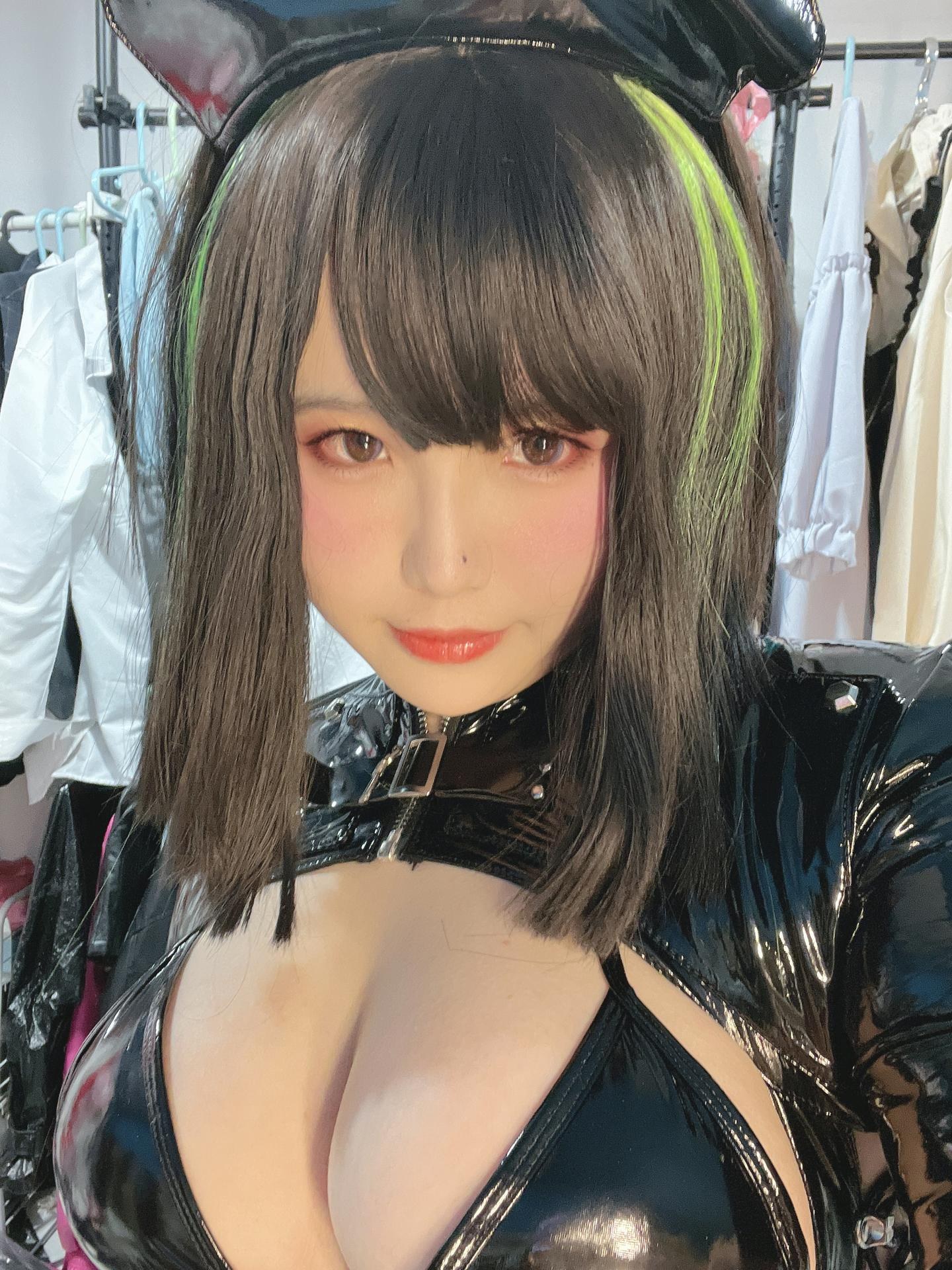 [私房] 阿半今天很开心 - 黑暗护士：黑色乳胶护士装 美胸黑丝 90P