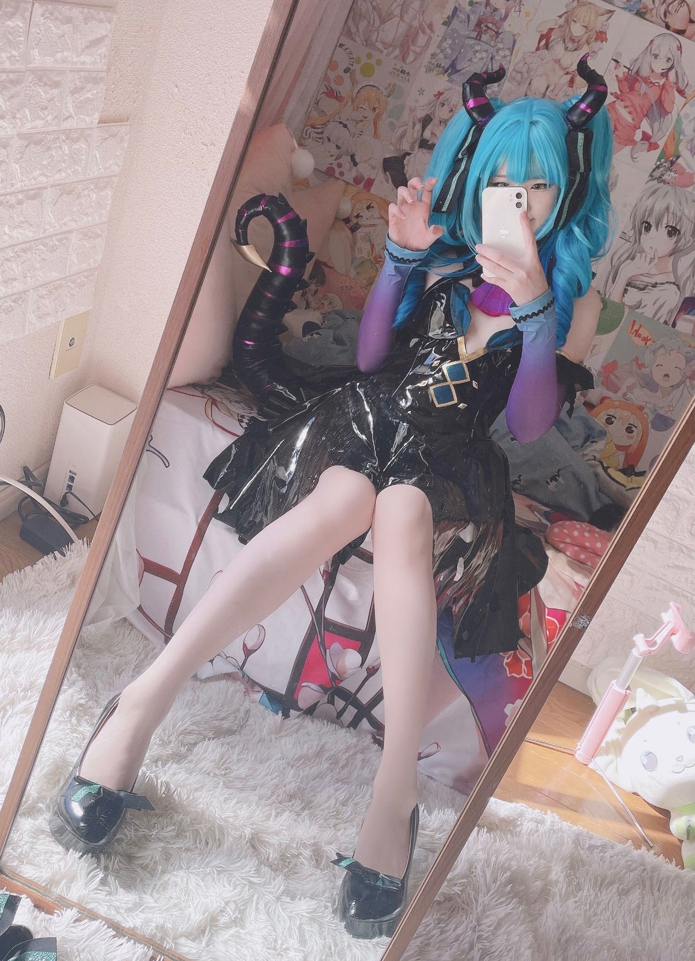 [cosplay] 习呆呆 - 小恶魔初音：蓝发露点大尺度还原 26P