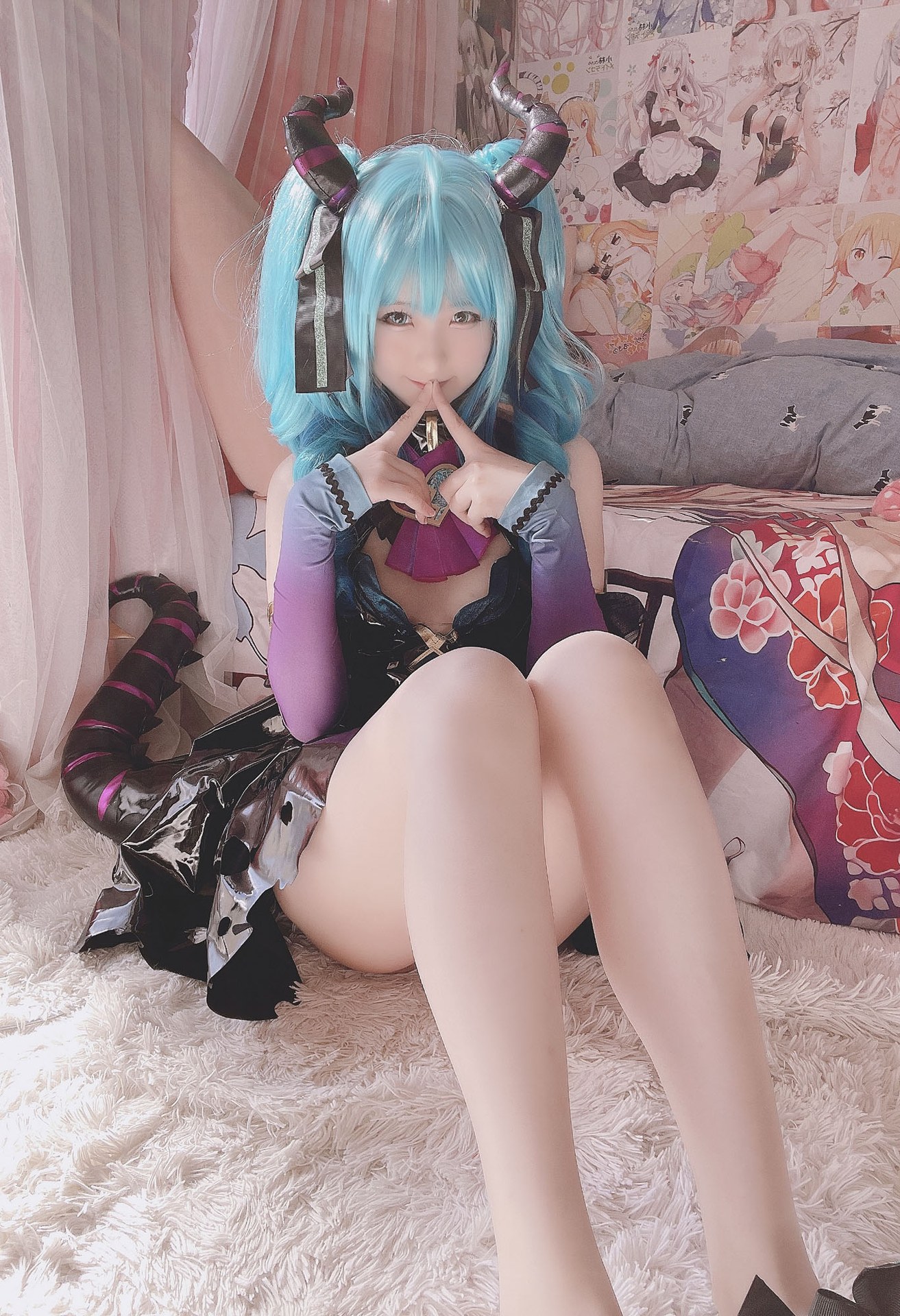 [cosplay] 习呆呆 - 小恶魔初音：蓝发露点大尺度还原 26P