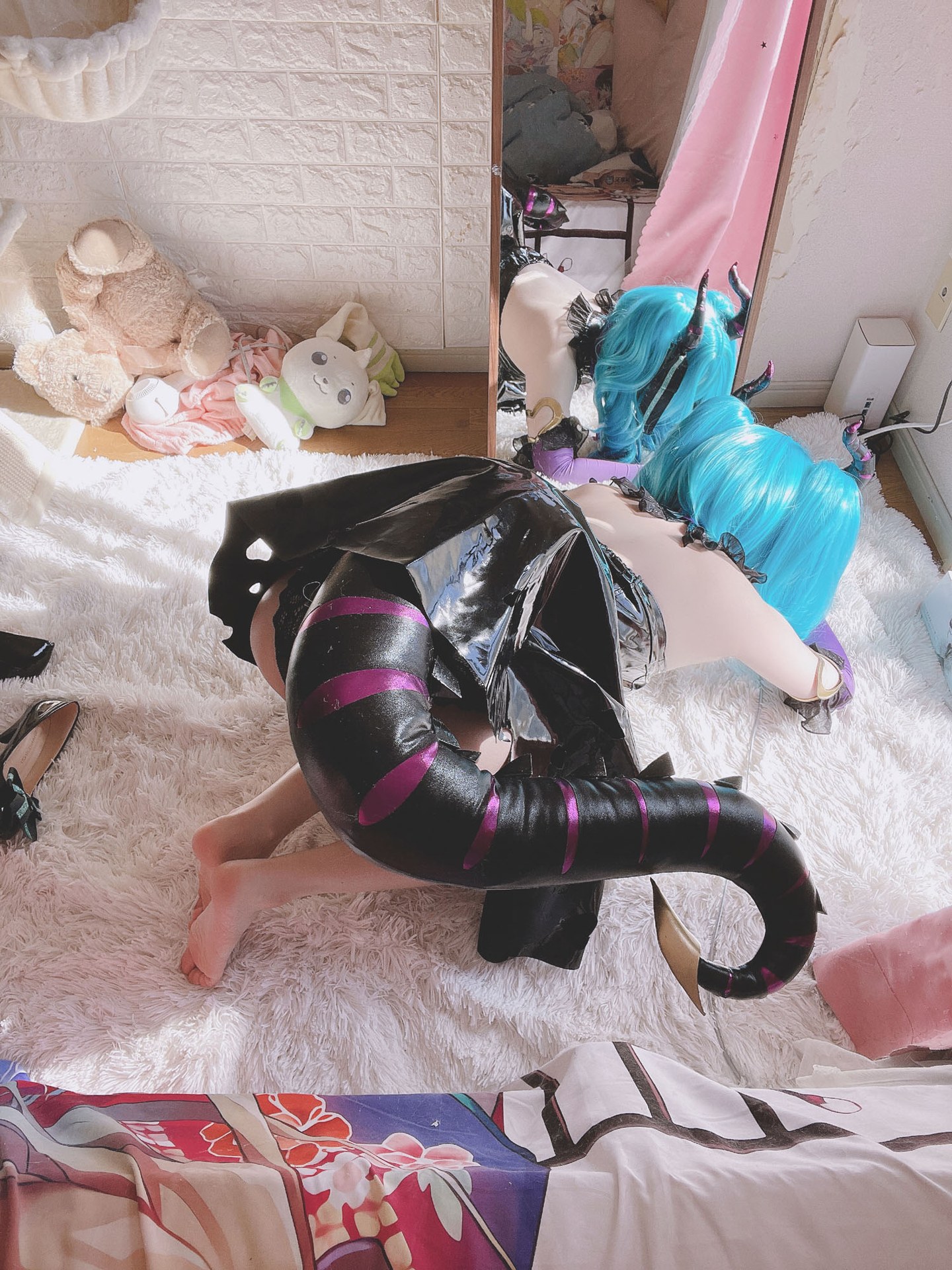 [cosplay] 习呆呆 - 小恶魔初音：蓝发露点大尺度还原 26P