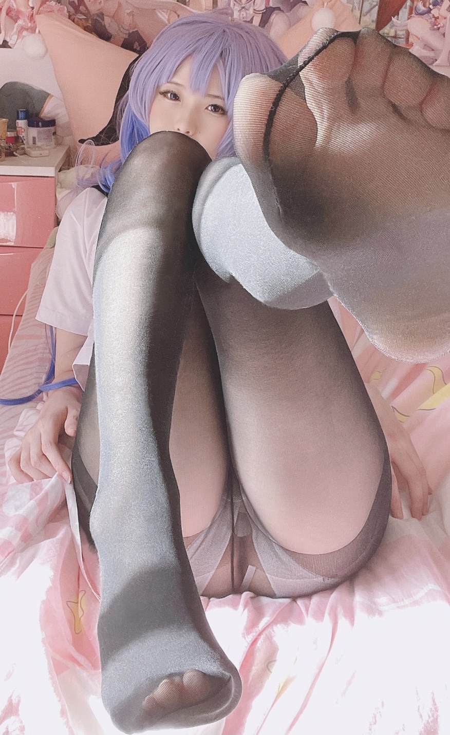 [cosplay] 习呆呆 - 甘雨：黑丝露点大尺度还原 45P