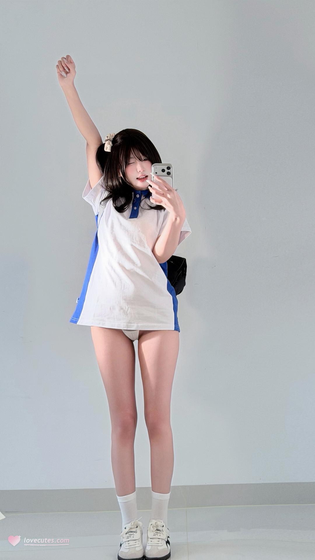 [私房] 真宝 - สาวหวานชุดนักเรียน: ชุดนักเรียนสีน้ำเงินขาว ถุงเท้าขาว ถ่ายเซลฟี่ ขาเรียว 71P2V