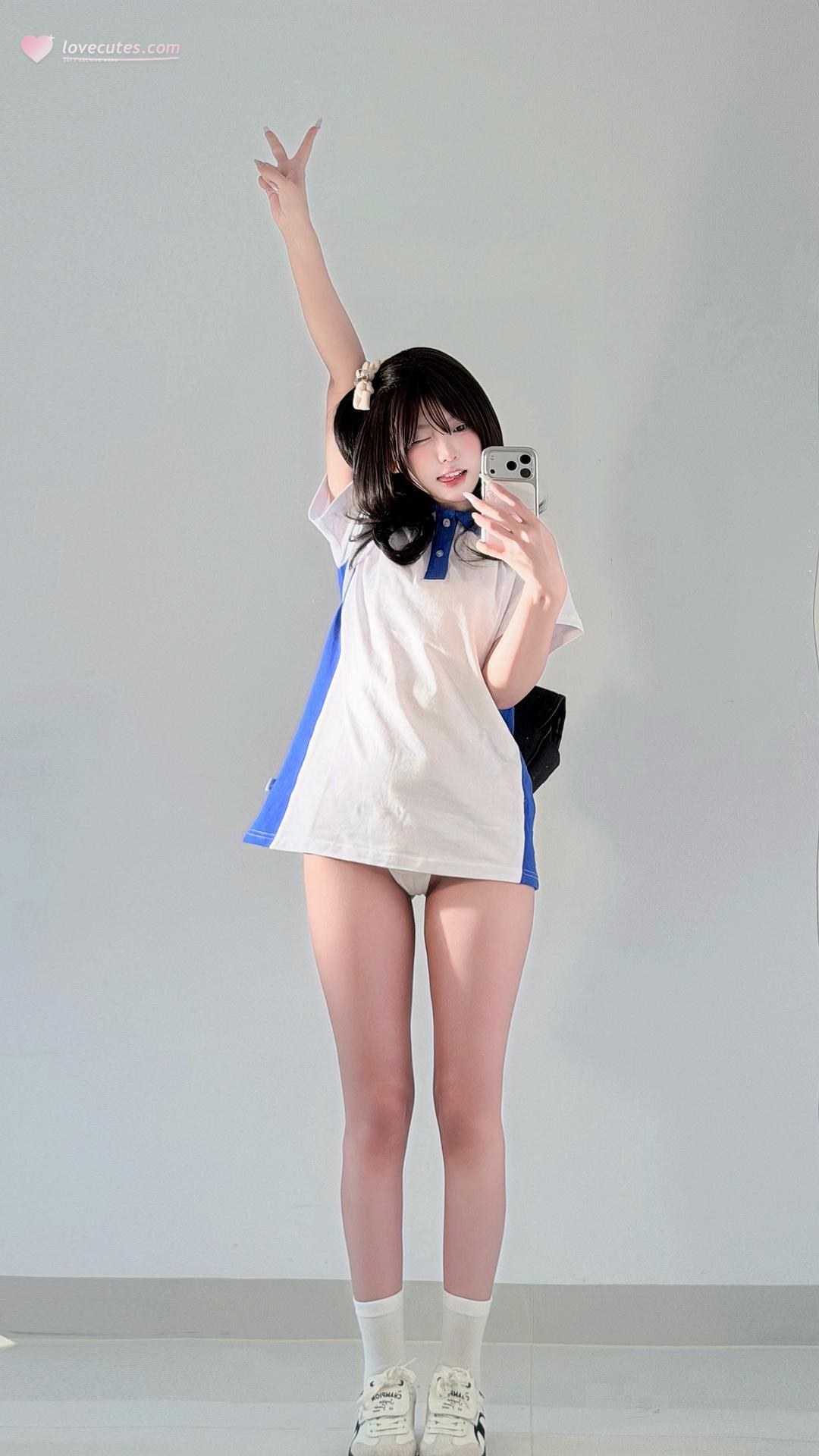 [私房] 真宝 - สาวหวานชุดนักเรียน: ชุดนักเรียนสีน้ำเงินขาว ถุงเท้าขาว ถ่ายเซลฟี่ ขาเรียว 71P2V