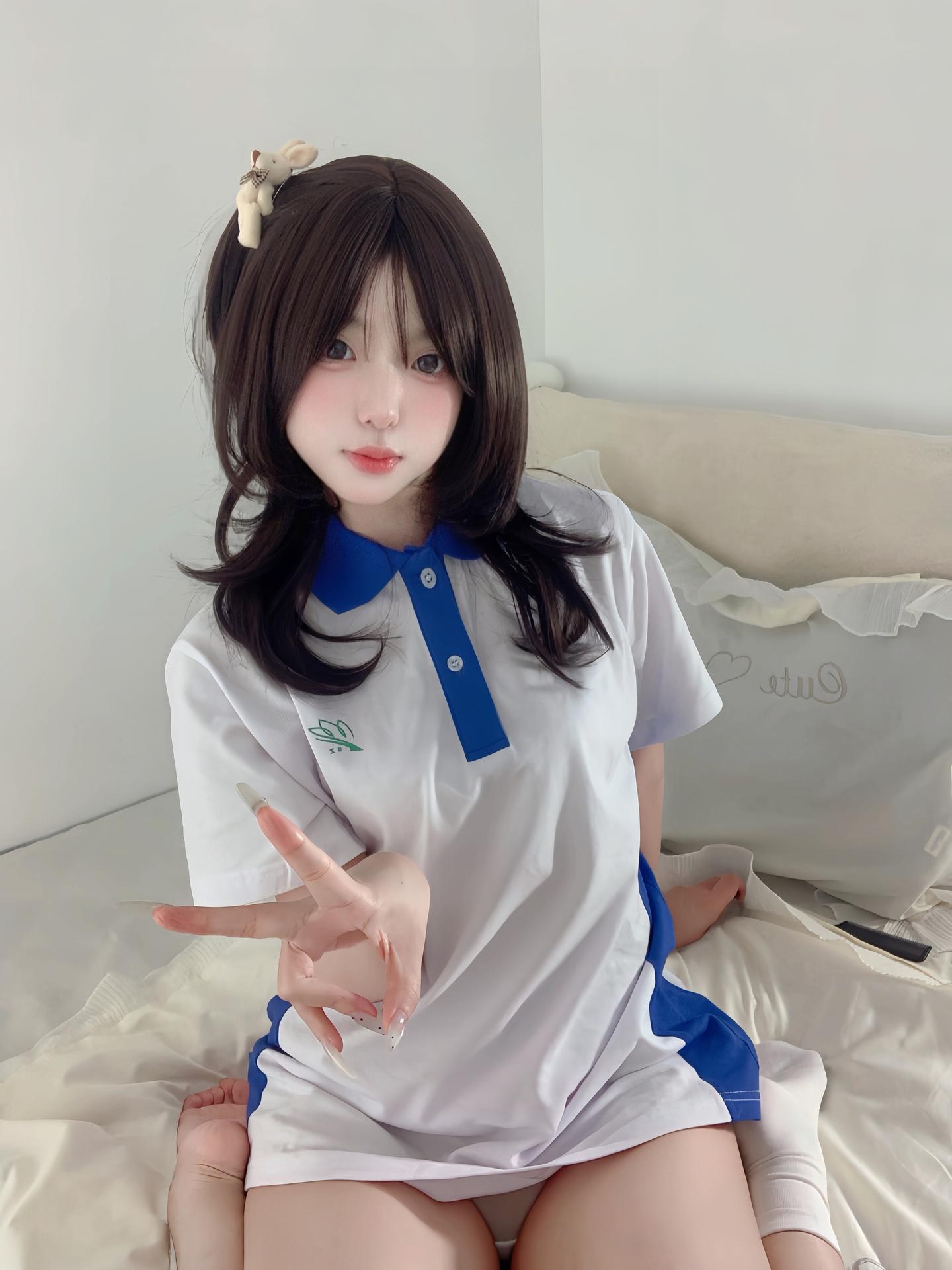 [私房] 真宝 - สาวหวานชุดนักเรียน: ชุดนักเรียนสีน้ำเงินขาว ถุงเท้าขาว ถ่ายเซลฟี่ ขาเรียว 71P2V