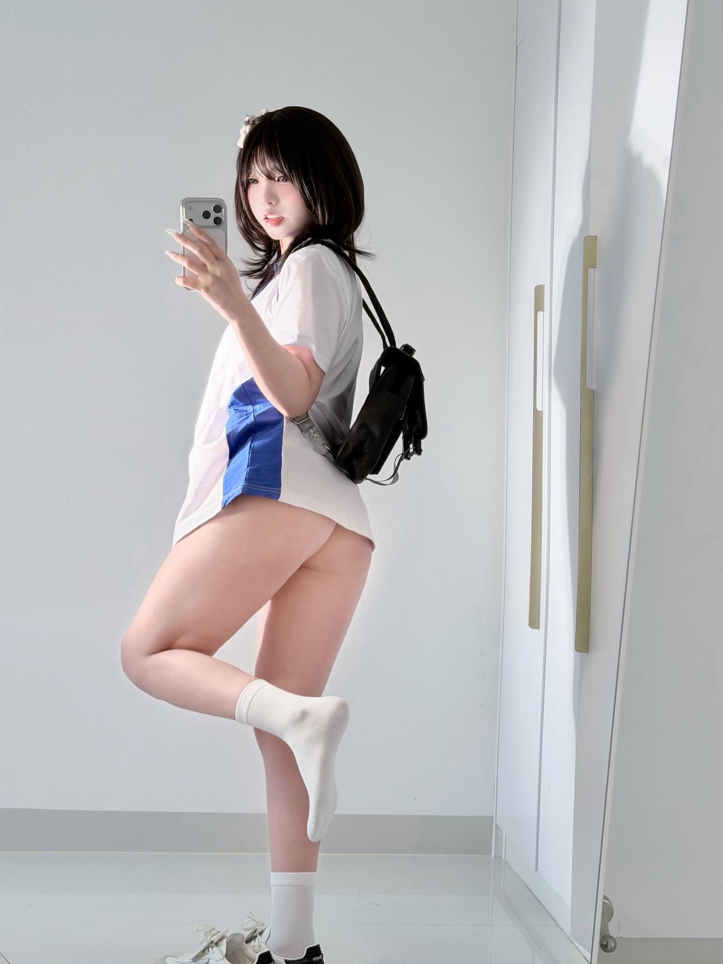 [私房] 真寶 - 校服甜妹：藍白校服白襪自拍美腿 71P2V