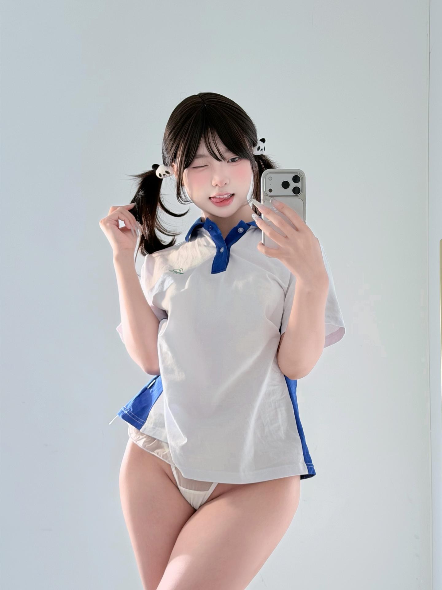 [私房] 真宝 - 校服甜妹：蓝白校服白袜自拍美腿 71P2V