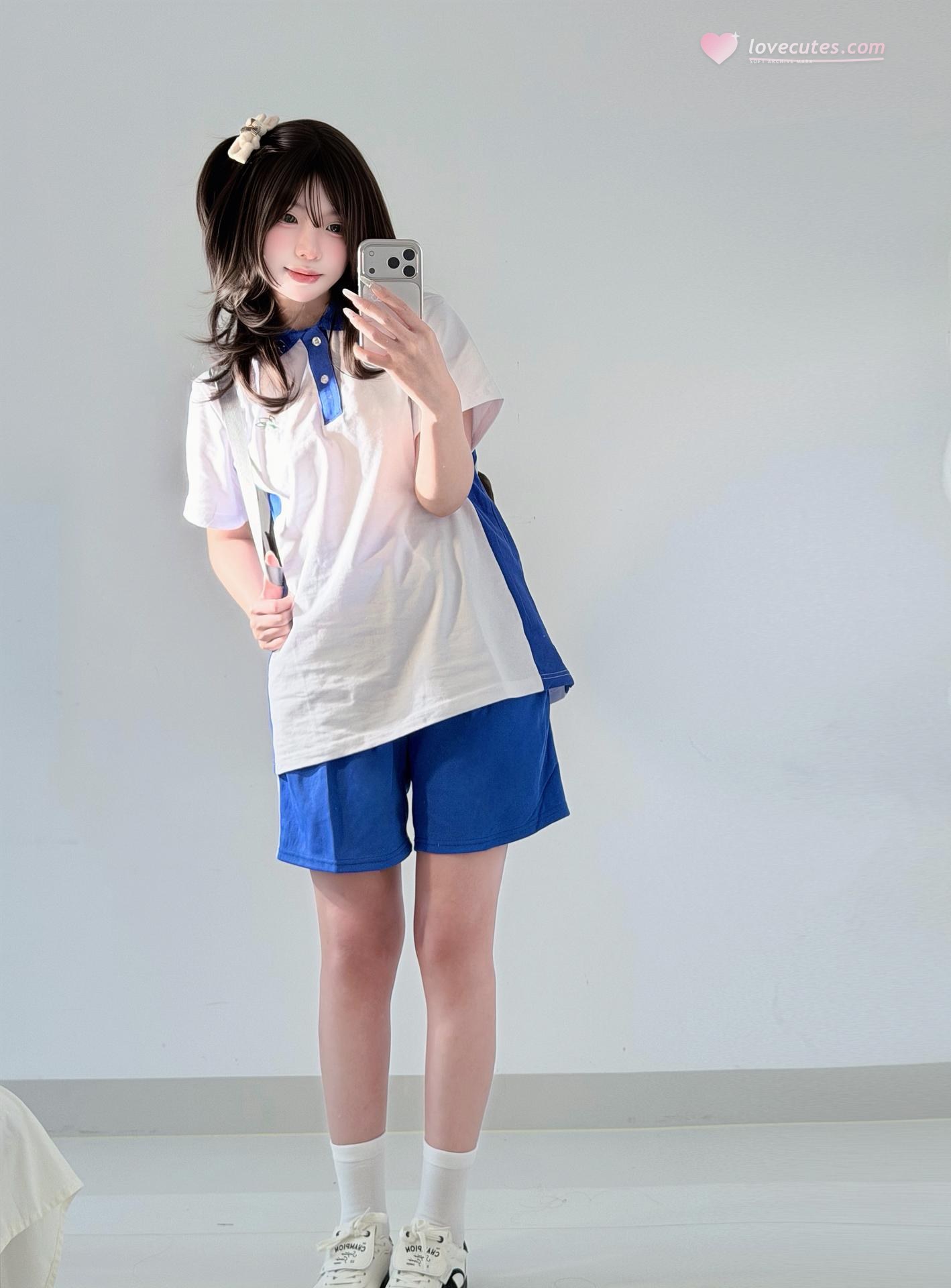 [私房] 真宝 - 校服甜妹：蓝白校服白袜自拍美腿 71P2V