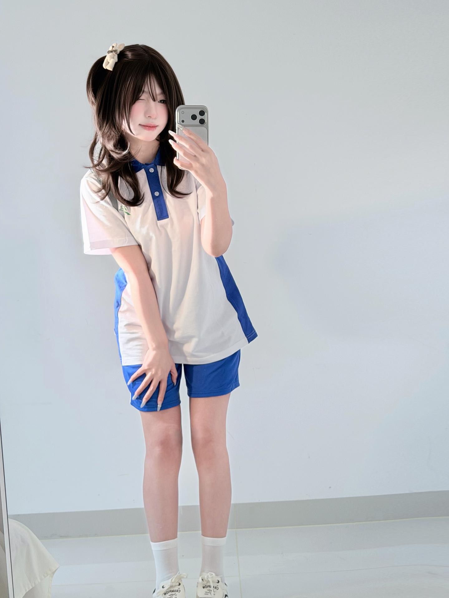 [私房] 真宝 - 校服甜妹：蓝白校服白袜自拍美腿 71P2V