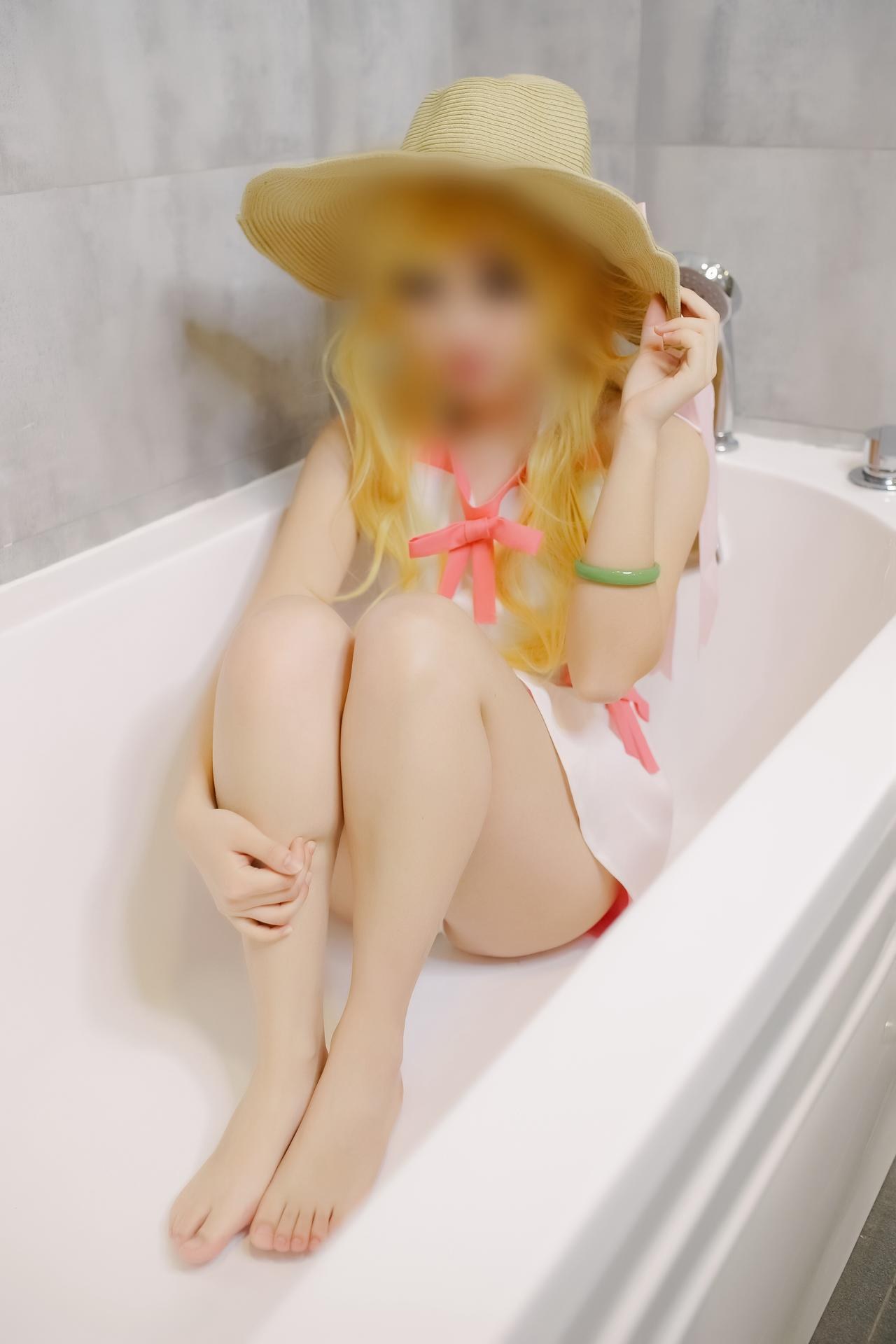 [cosplay] 少女映画 - 忍野忍：大尺度角色还原 80P