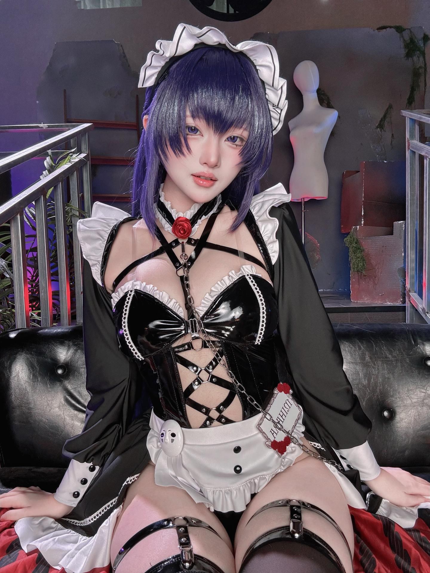 [cosplay] 屿鱼 - NIKKE胜利女神 米哈拉: cà phê hầu gái tất đen ren tái hiện 80P