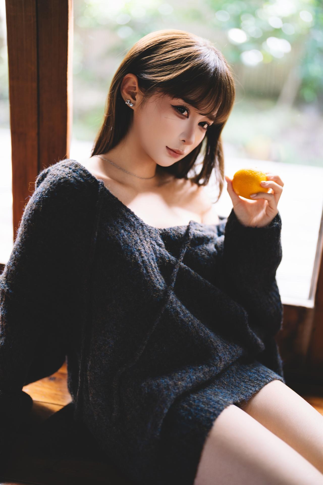 [私房] 蠢沫沫 - 橘子：บ้านไม้สไตล์ญี่ปุ่น เสื้อไหมพรมสีดำ ชุดชั้นใน ถ่ายในห้องส่วนตัว 30P