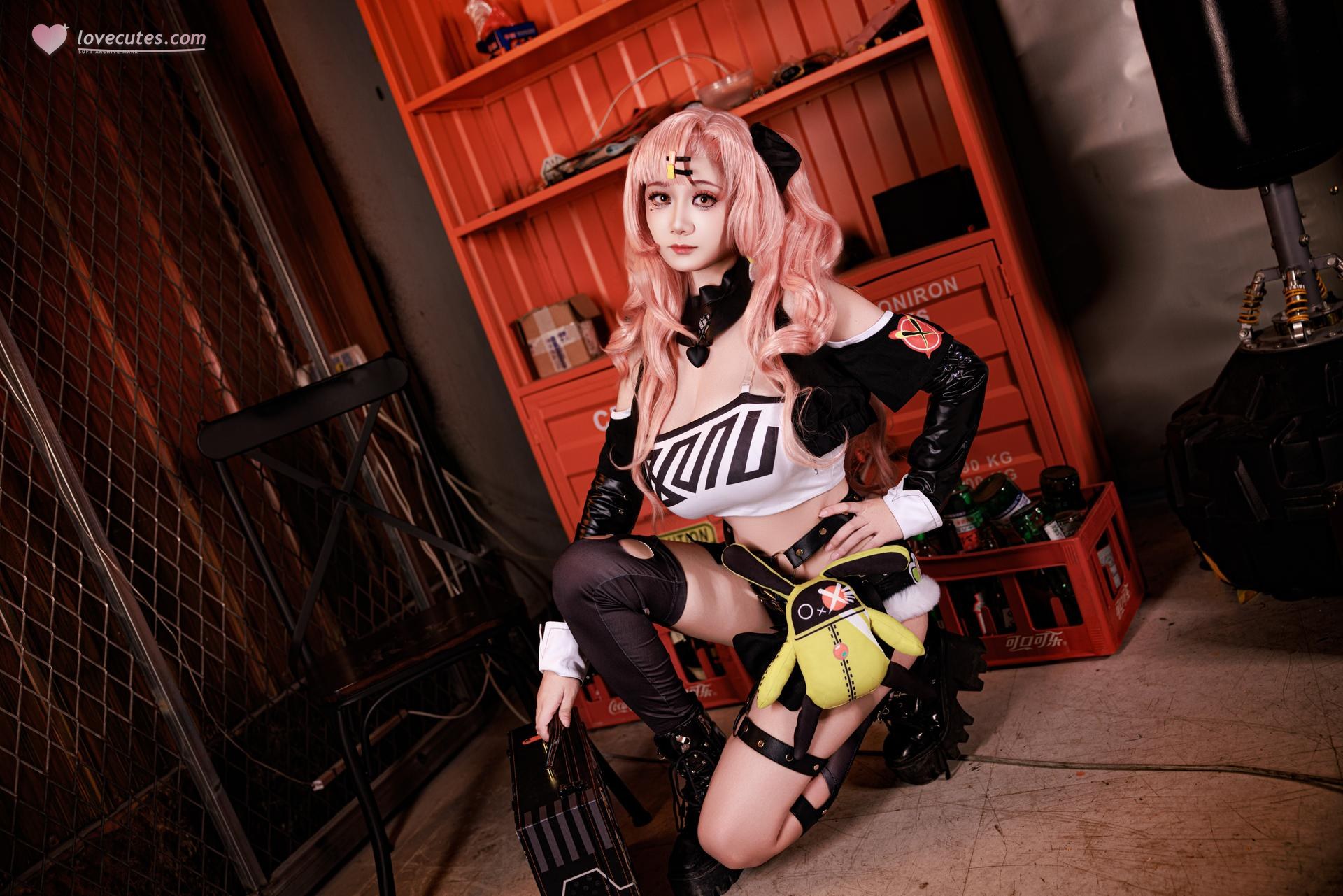 [cosplay] 阿雪雪 - NIKKE胜利女神 妮可：粉发街头夹克黑丝大尺度 92P1V