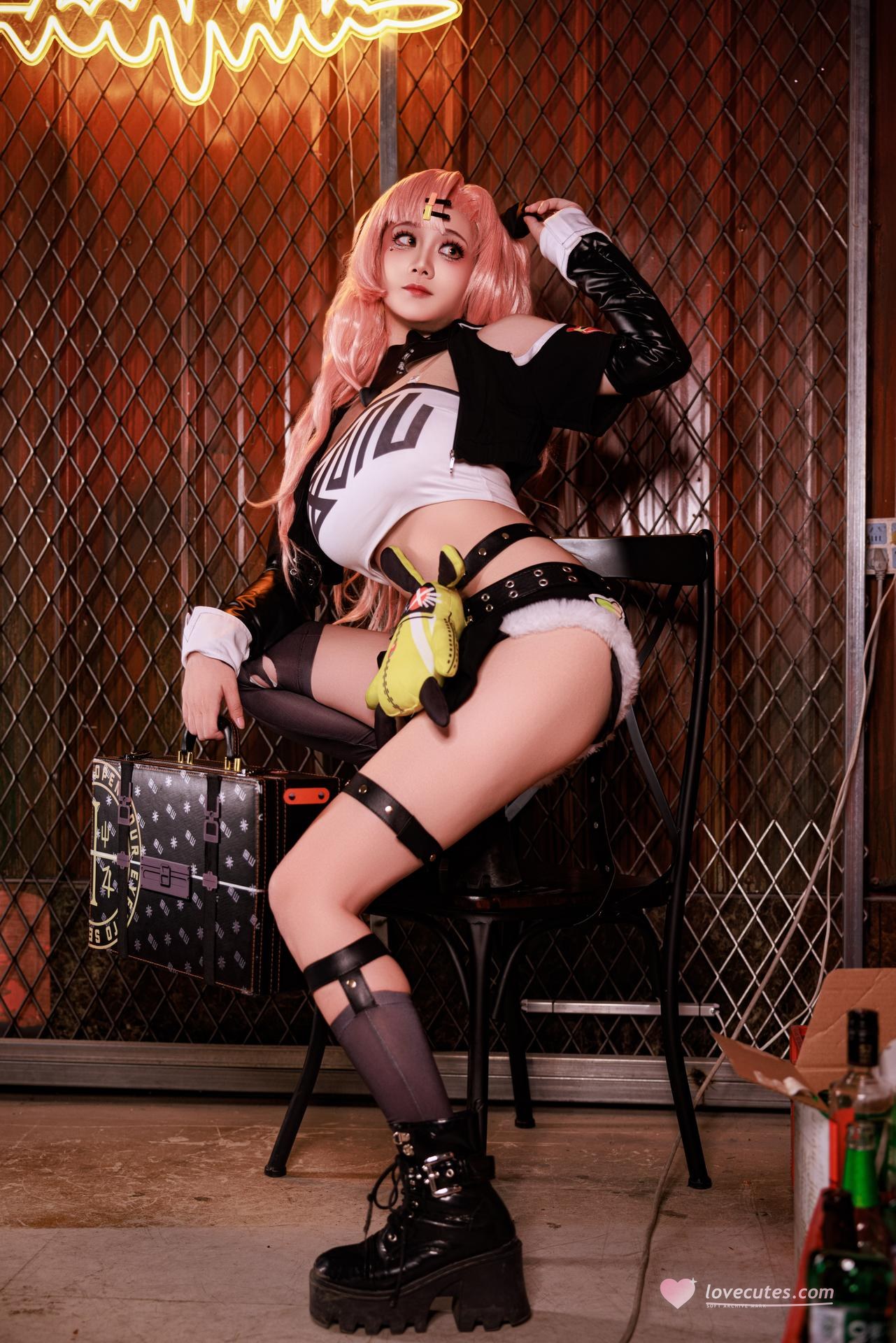[cosplay] 阿雪雪 - NIKKE胜利女神 妮可：粉发街头夹克黑丝大尺度 92P1V