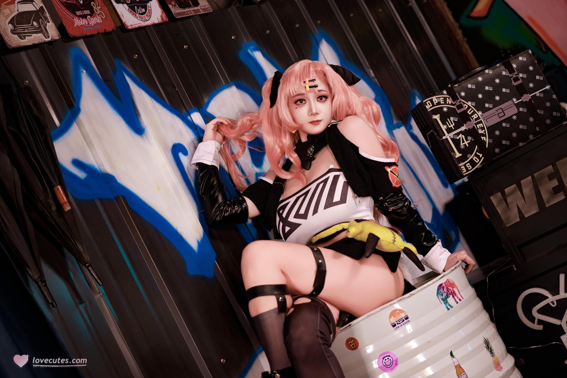 [cosplay] 阿雪雪 - NIKKE胜利女神 妮可：粉发街头夹克黑丝大尺度 92P1V