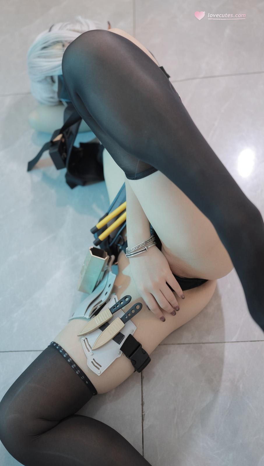 [cosplay] Mai Xiaowen - Girl Film Delta: white hair tactical outfit black stockings long legs 89P