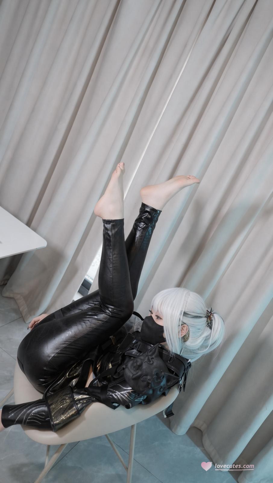 [cosplay] Mai Xiaowen - Girl Film Delta: white hair tactical outfit black stockings long legs 89P