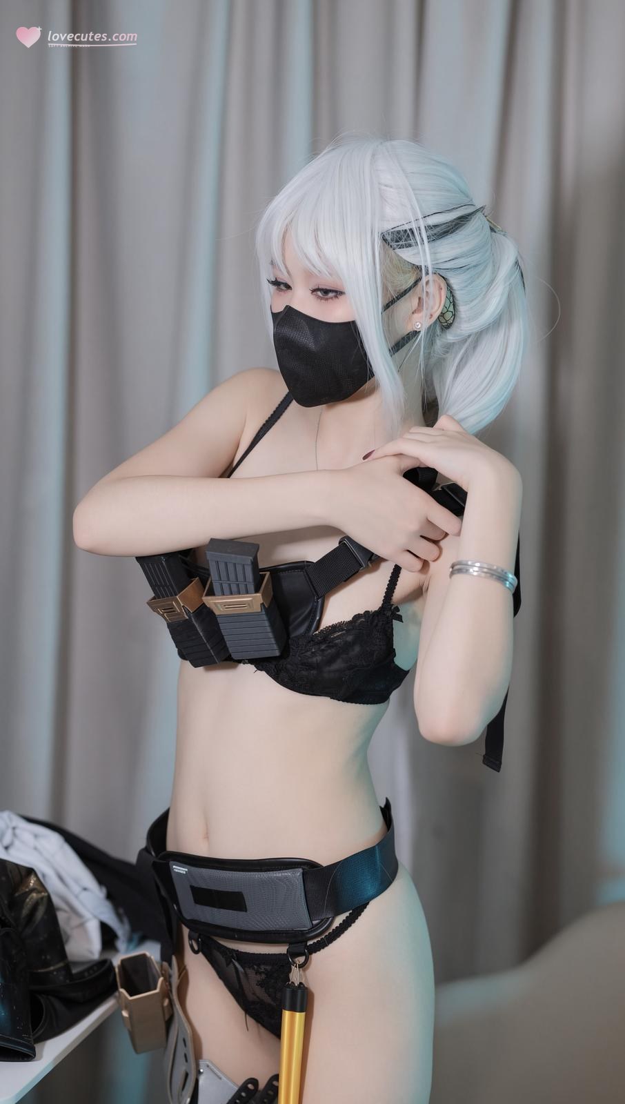 [cosplay] 麦晓雯 - 少女映画三角洲：白发战术装黑丝美腿 89P