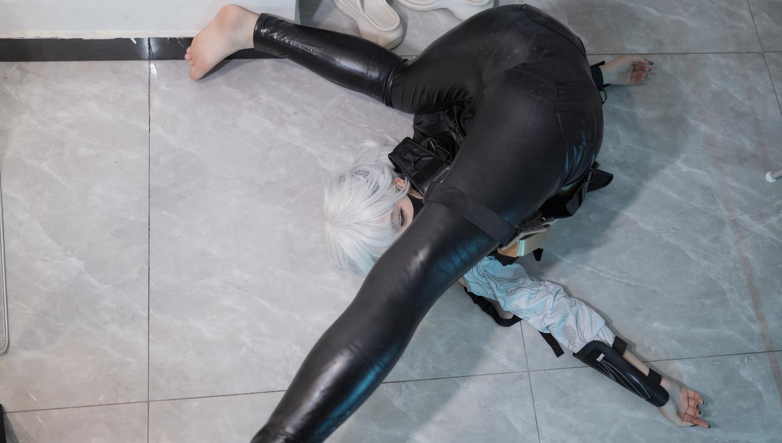 [cosplay] 麦晓雯 - 少女映画三角洲：白发战术装黑丝美腿 89P
