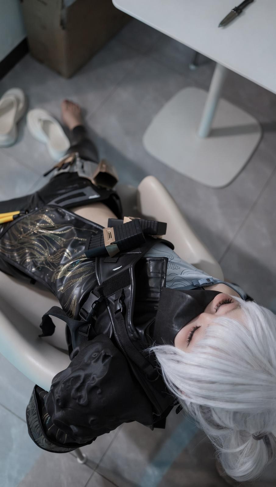 [cosplay] 麦晓雯 - 少女映画三角洲：白发战术装黑丝美腿 89P