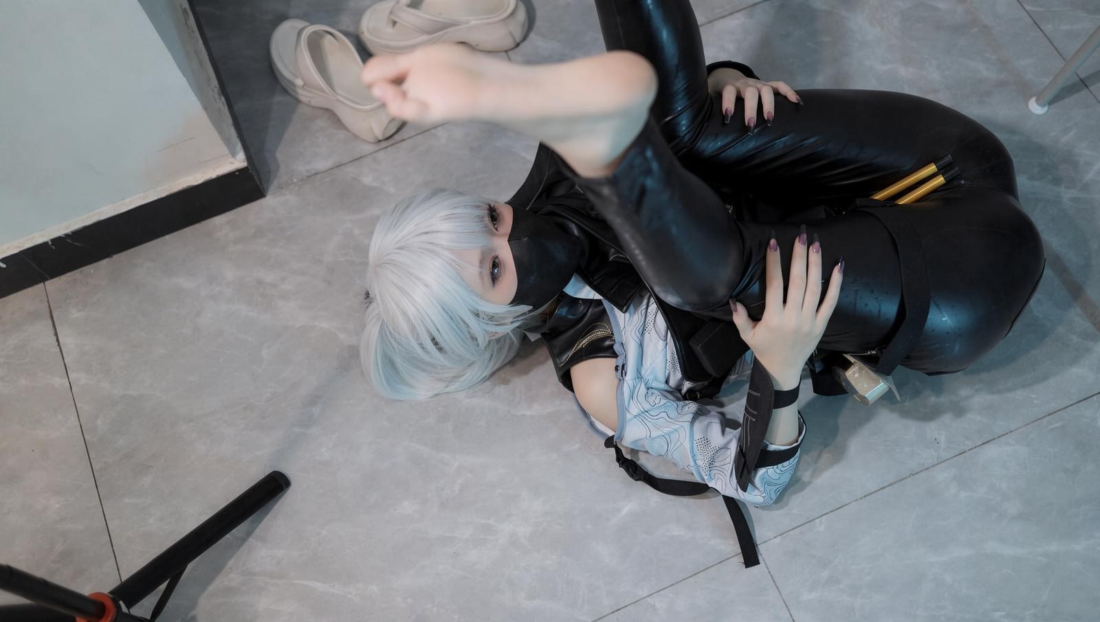 [cosplay] 麦晓雯 - 少女映画三角洲：白发战术装黑丝美腿 89P