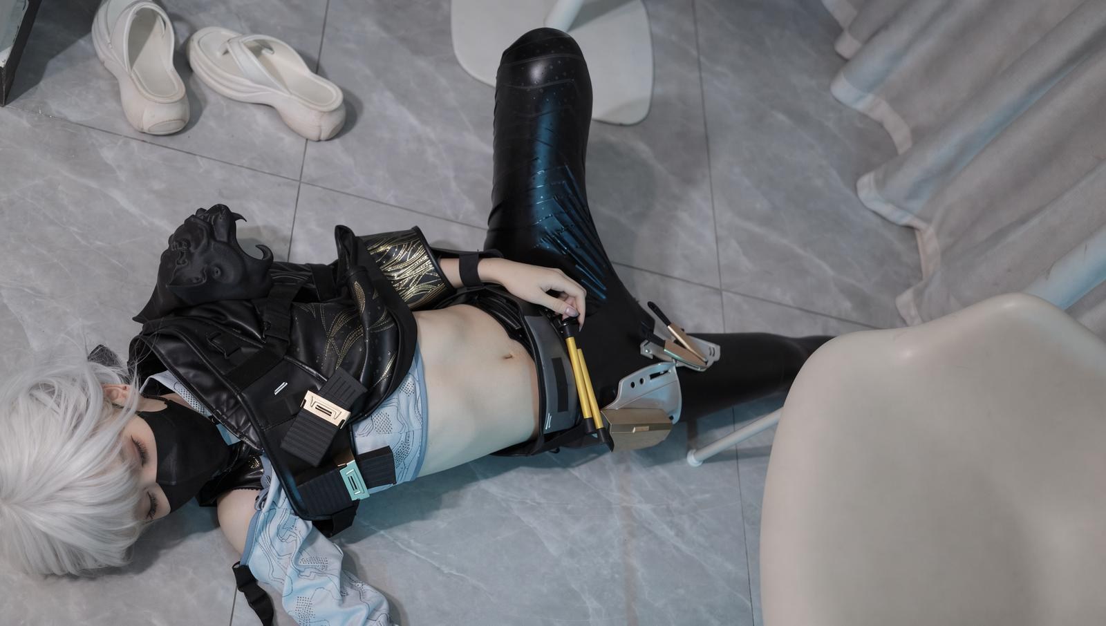[cosplay] 麦晓雯 - 少女映画三角洲：白发战术装黑丝美腿 89P