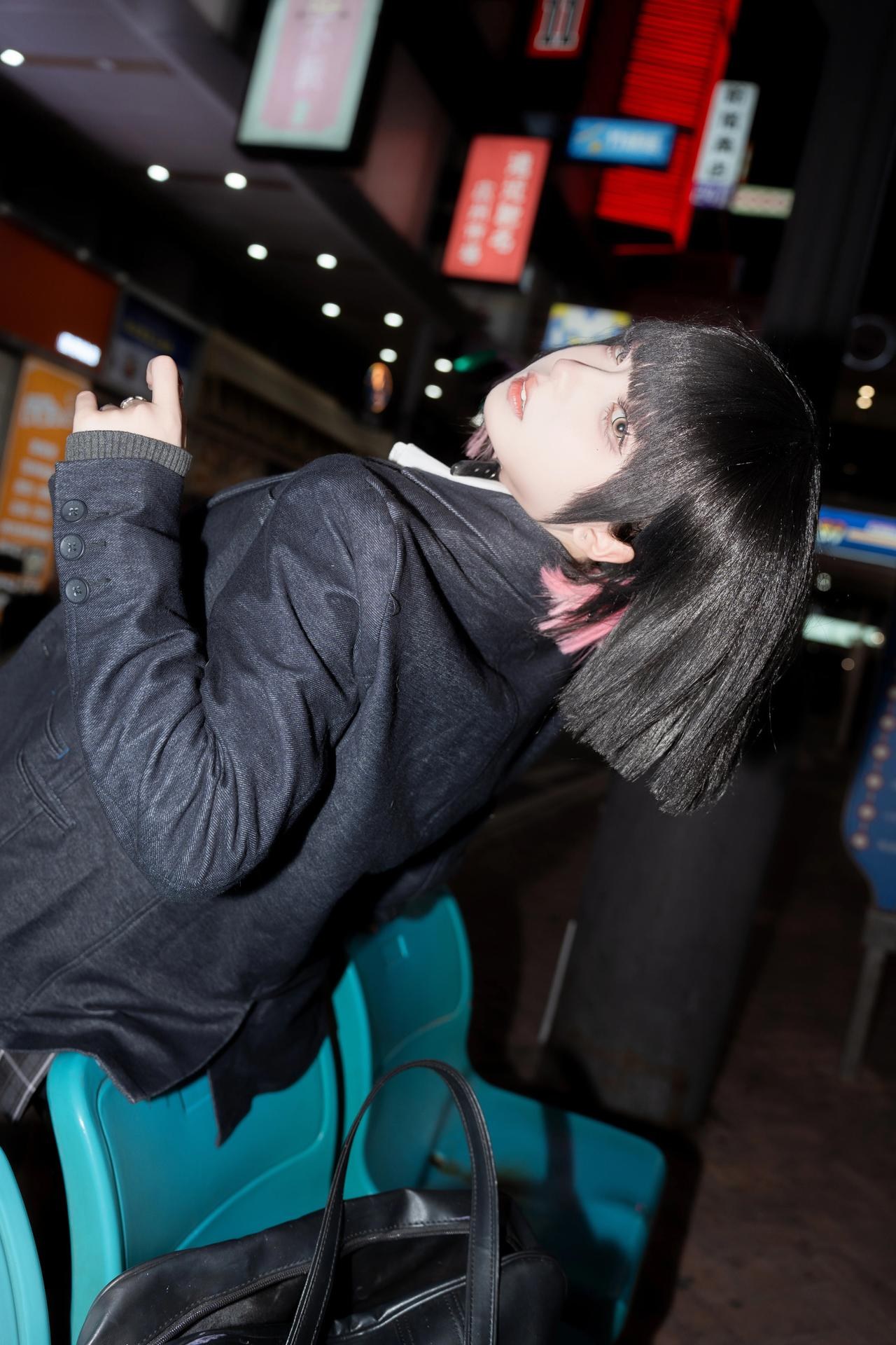 [写真] 纸悦Etsu_ko - よろしくお願いします：夜街JK制服黒スト美脚 45P