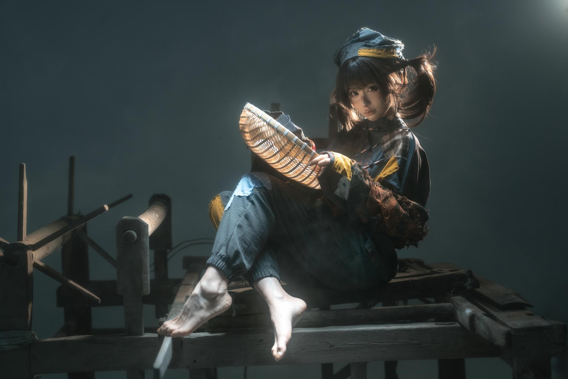 [寫真] 蠢沫沫 - 小乞丐：破舊工裝煙霧場景美腿 23P1V