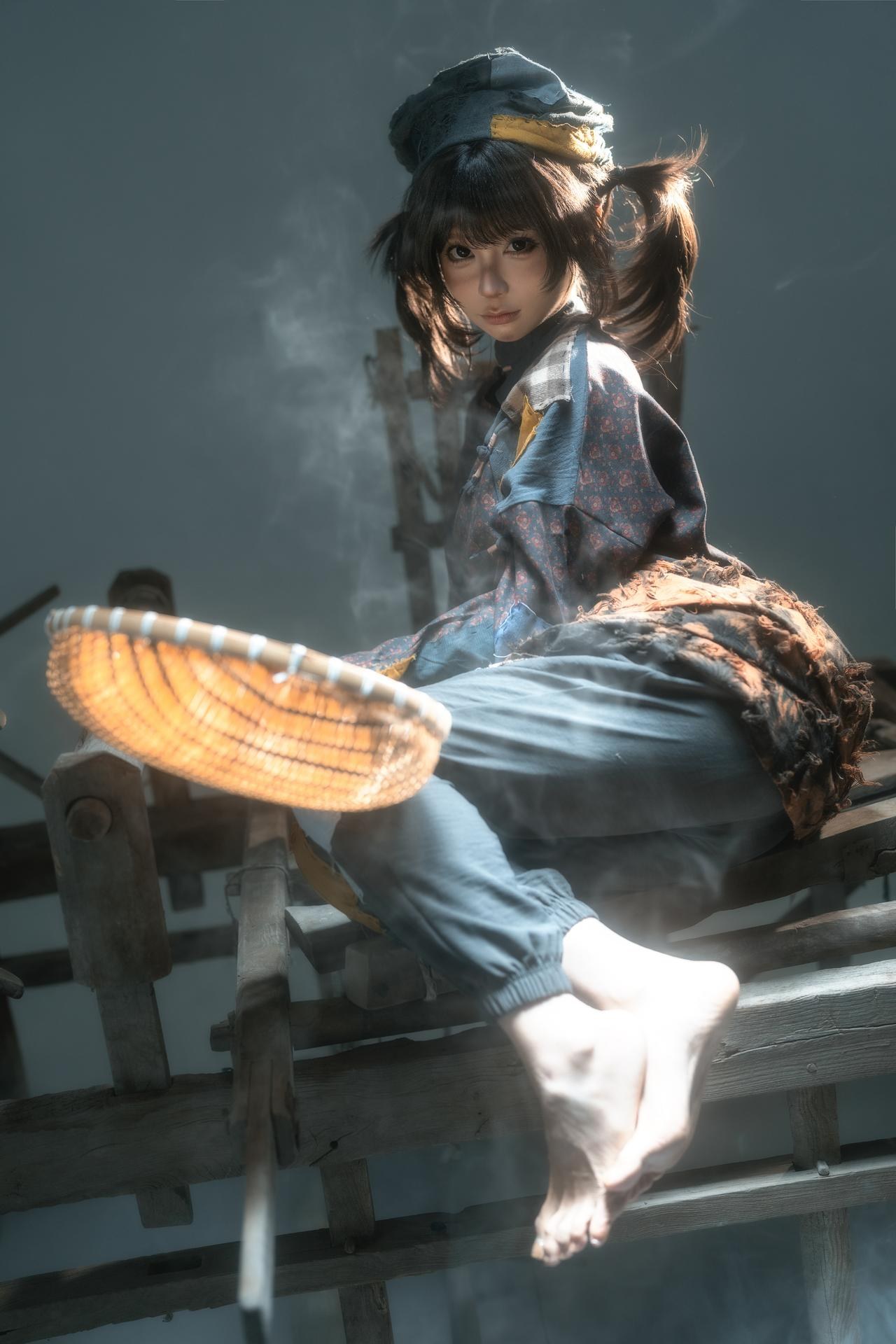 [寫真] 蠢沫沫 - 小乞丐：破舊工裝煙霧場景美腿 23P1V