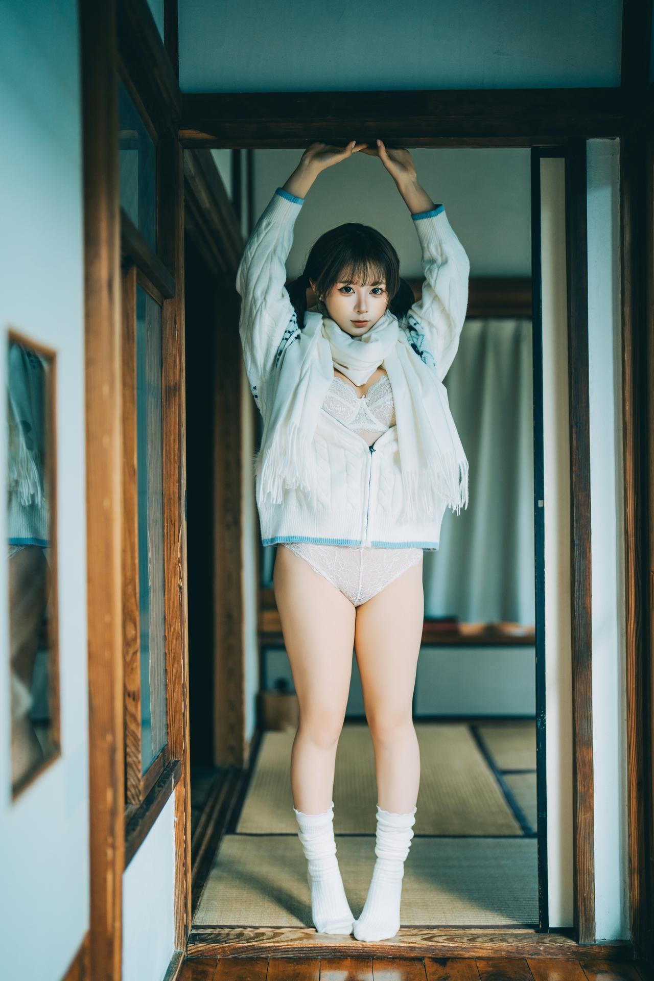 [私房] 蠢沫沫 - 情人節：白色蕾絲內衣木屋私房 26P