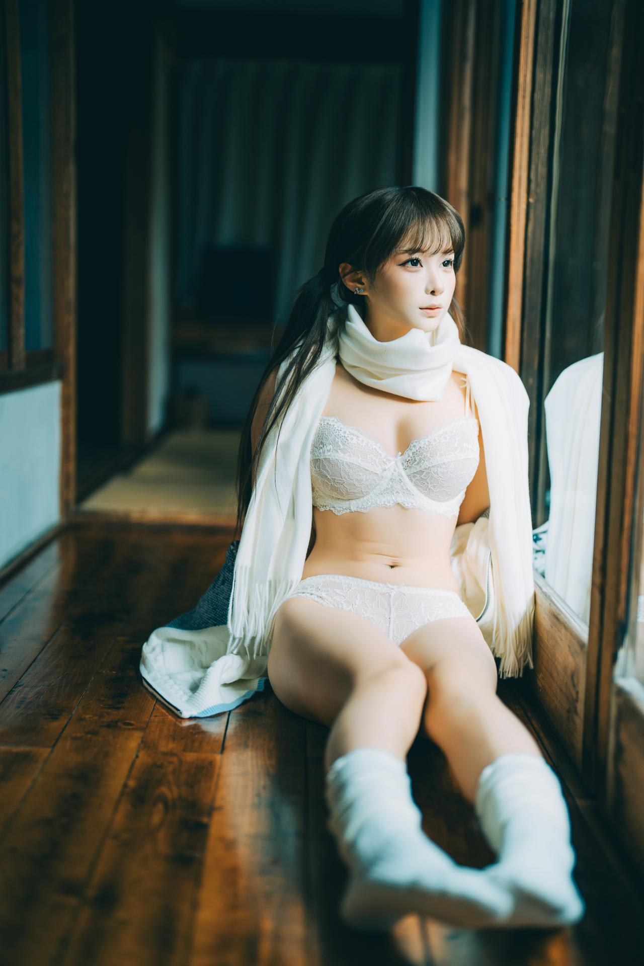 [私房] 蠢沫沫 - 情人節：白色蕾絲內衣木屋私房 26P