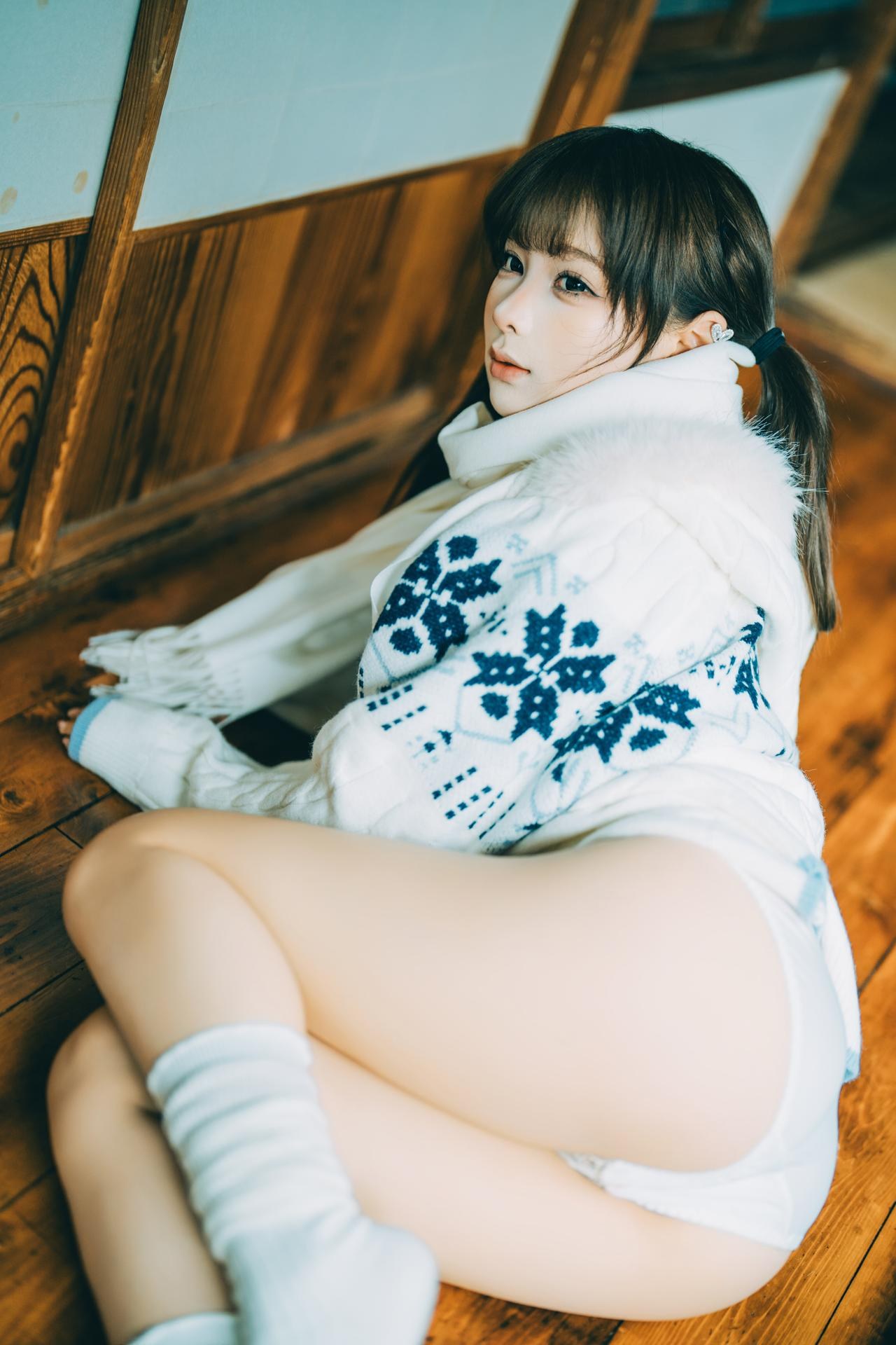 [私房] 蠢沫沫 - 情人節：白色蕾絲內衣木屋私房 26P