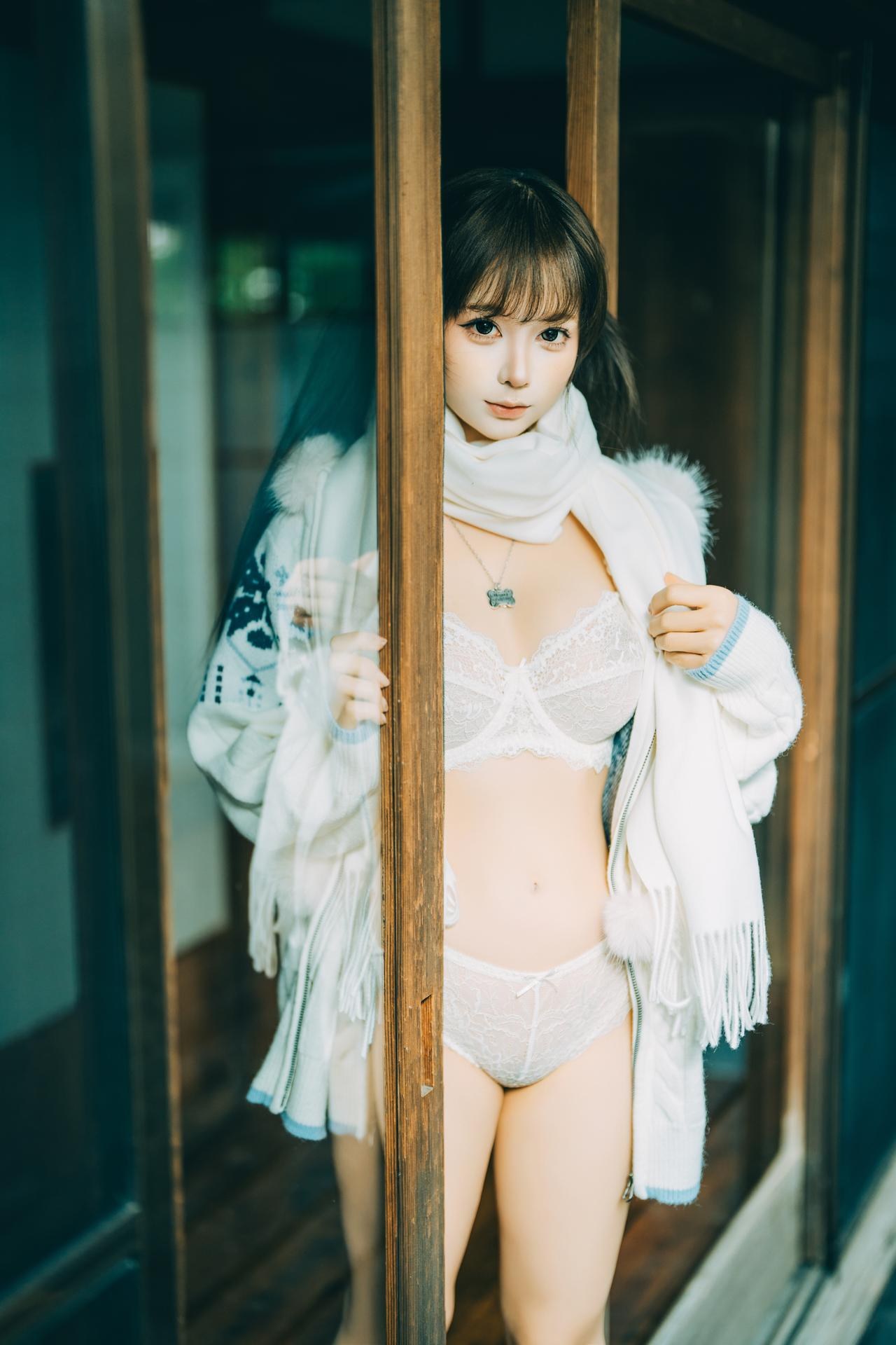 [私房] 蠢沫沫 - 情人節：白色蕾絲內衣木屋私房 26P
