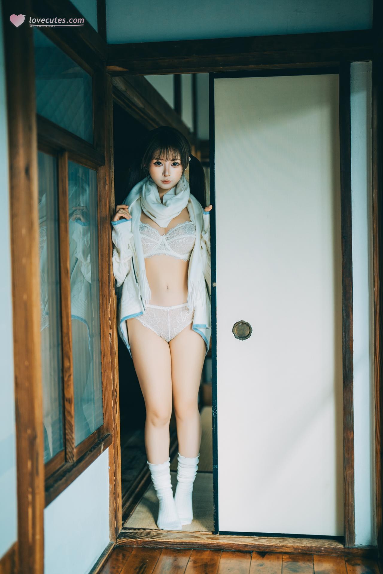 [私房] 蠢沫沫 - バレンタインデー：白レースの下着 木の小屋 私房 26P