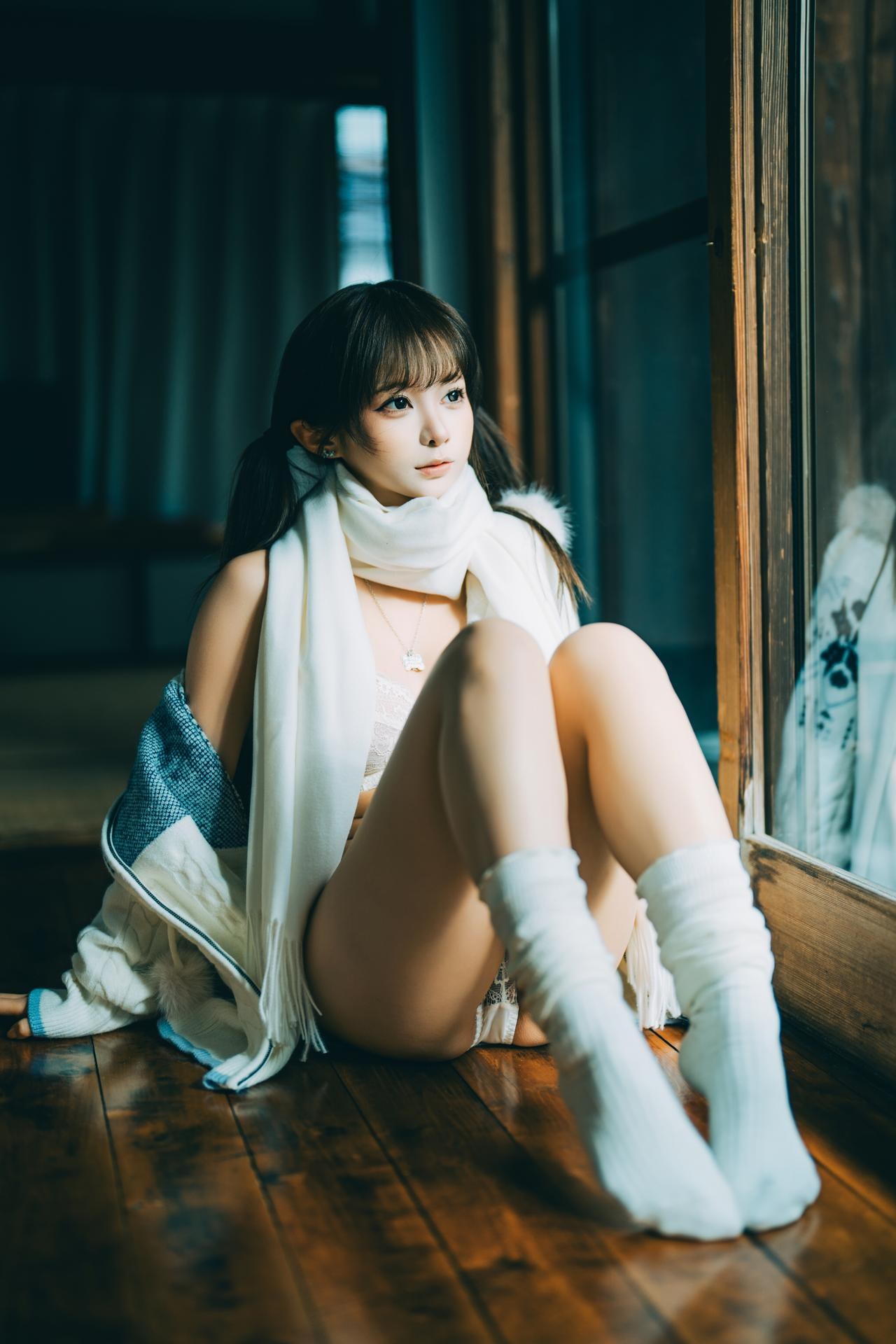 [私房] 蠢沫沫 - 情人节：白色蕾丝内衣木屋私房 26P