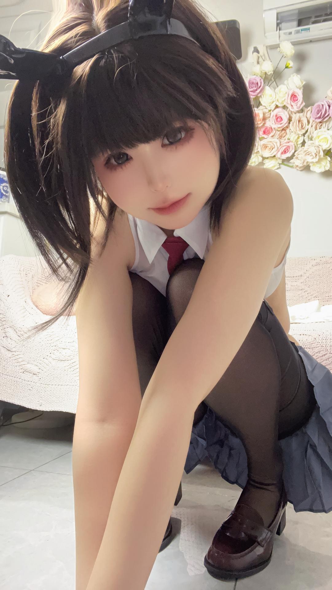 [私房] Quan冉有点饿 - JK逆兔：兔耳校服黑丝美腿 25P