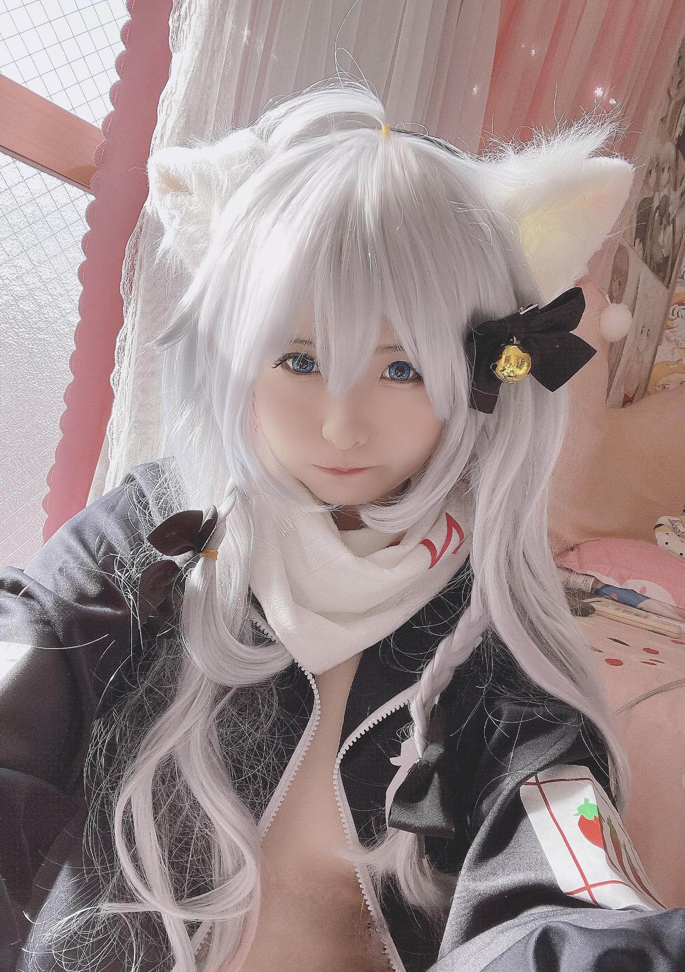 [cosplay] 习呆呆 - 神乐七奈：白发露点大尺度还原 26P