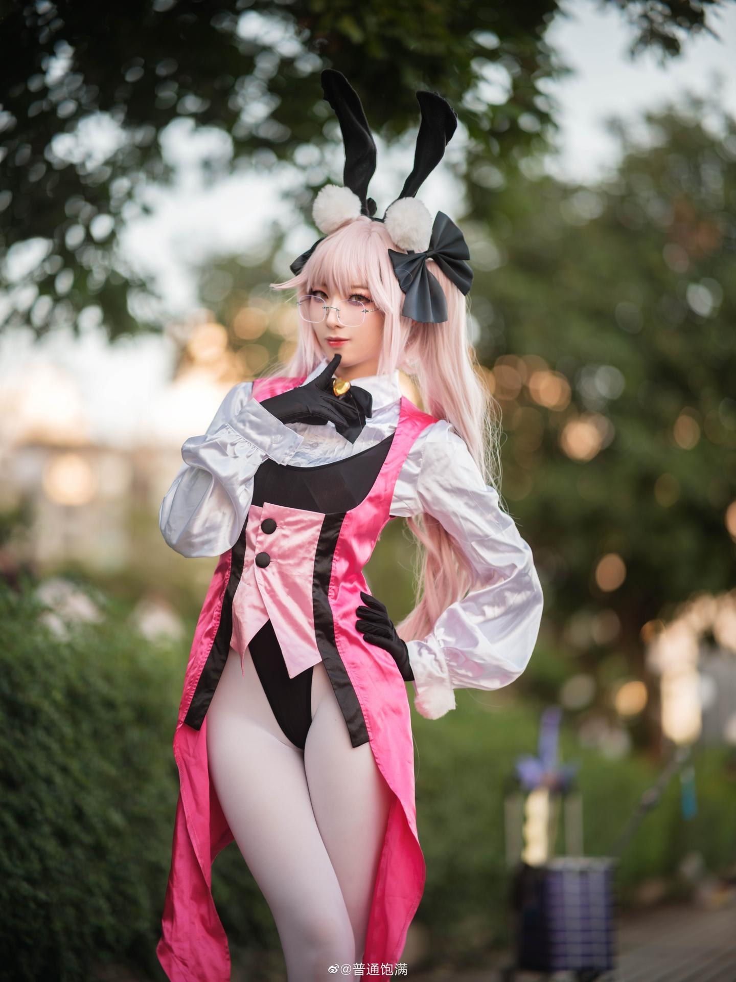 [cosplay] 封疆疆v - FGO 光之高扬斯卡娅：ชุดกระต่ายสีชมพู ถุงน่องสีขาว ขาสวย 27P