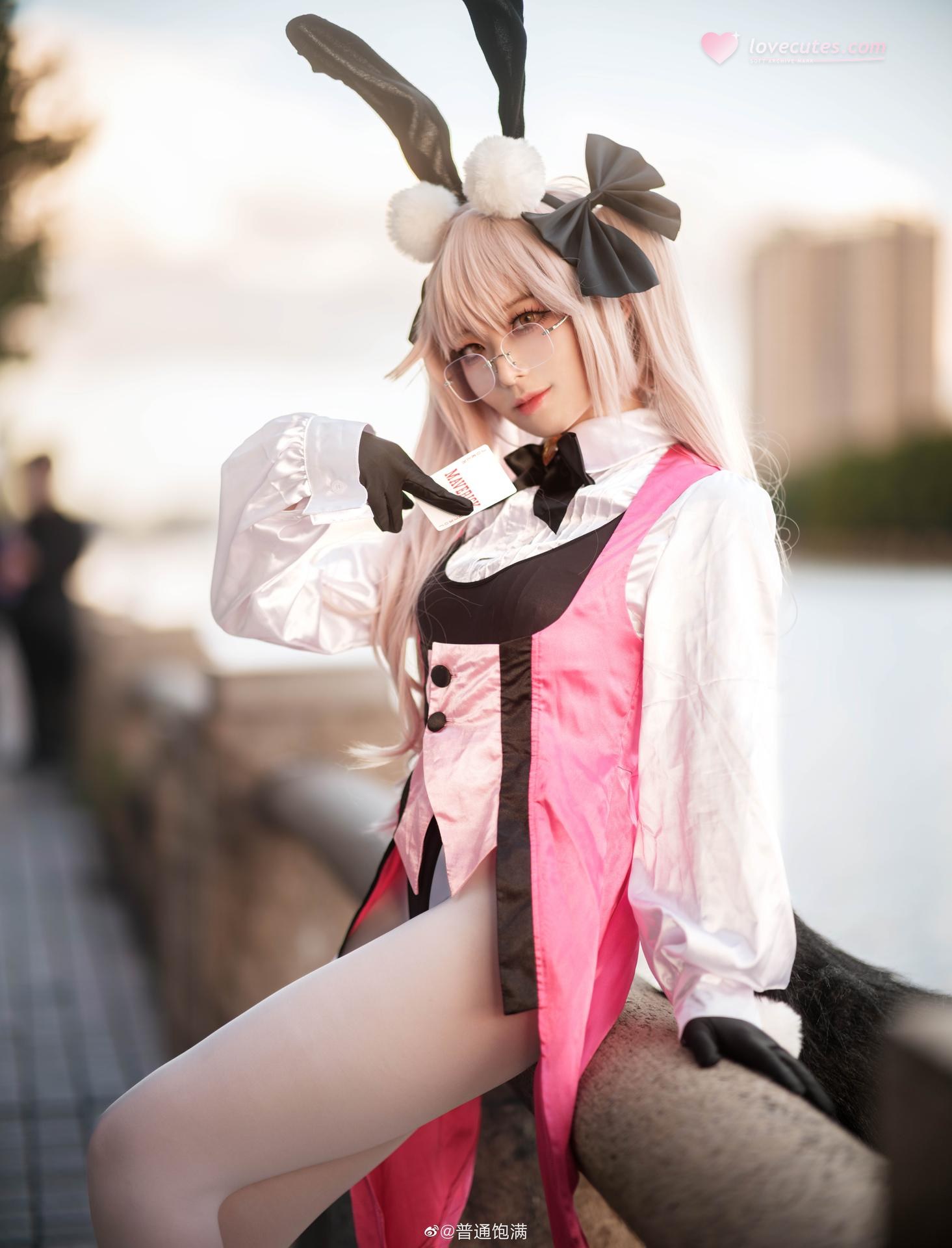 [cosplay] 封疆疆v - FGO光之高揚斯卡婭：粉色兔女郎白絲美腿 27P