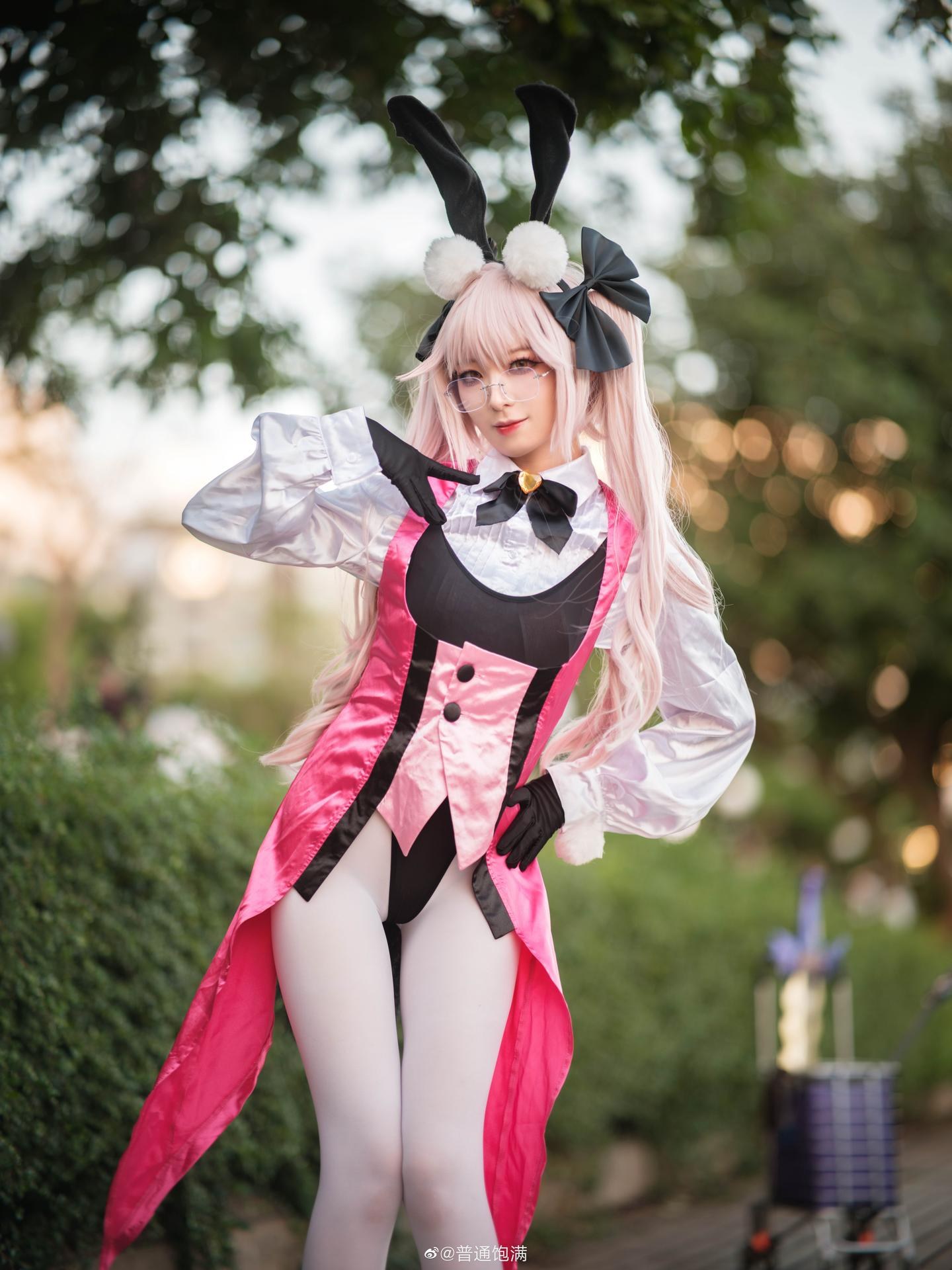 [cosplay] 封疆疆v - FGO光之高揚斯卡婭：粉色兔女郎白絲美腿 27P