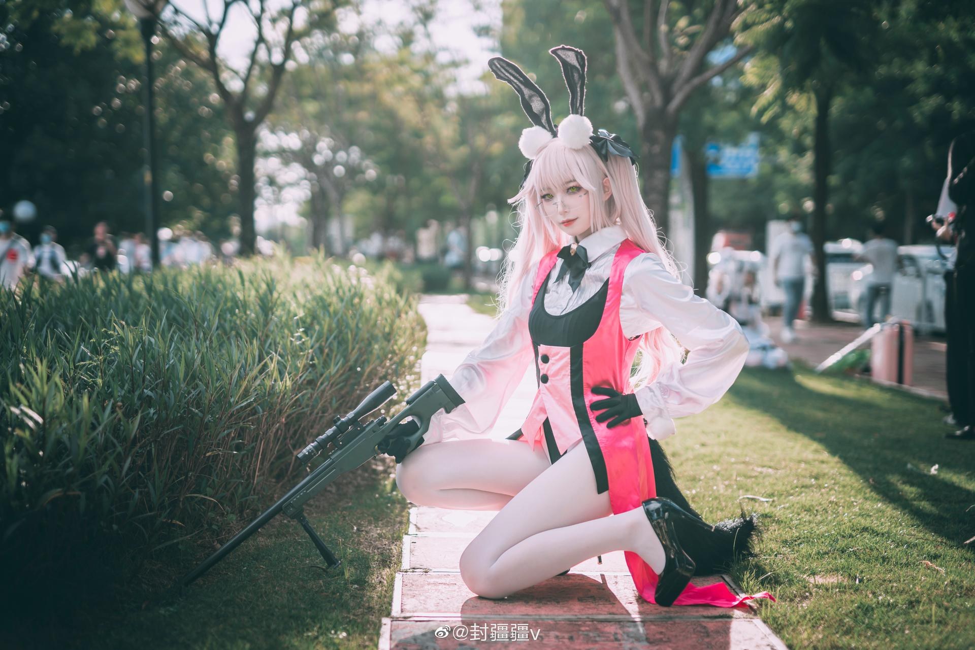 [cosplay] 封疆疆v - FGO光之高揚斯卡婭：粉色兔女郎白絲美腿 27P