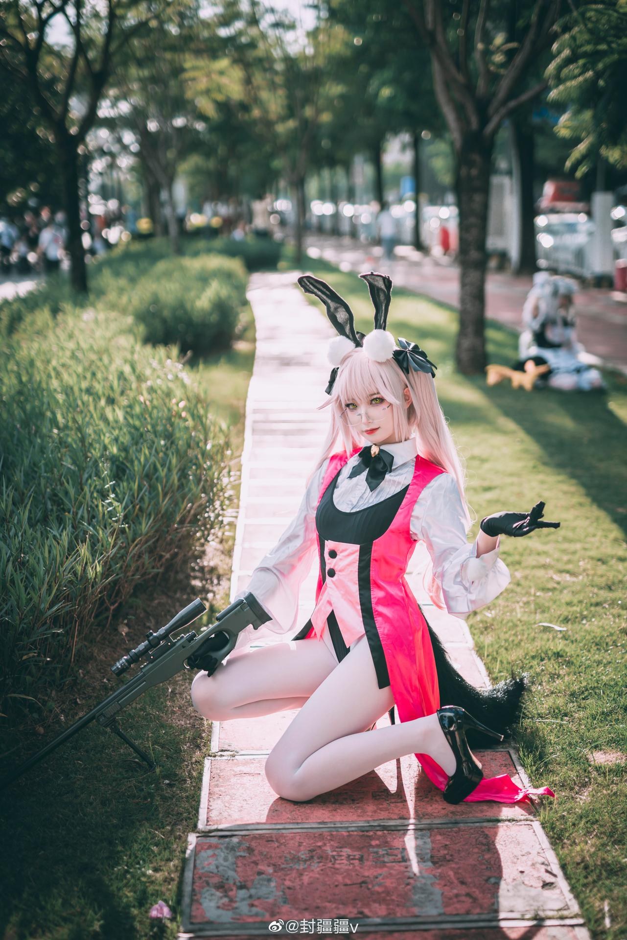 [cosplay] 封疆疆v - FGO光之高扬斯卡娅：粉色兔女郎白丝美腿 27P