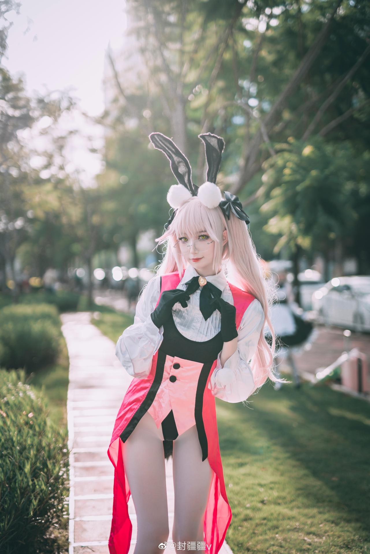 [cosplay] 封疆疆v - FGO光之高扬斯卡娅：粉色兔女郎白丝美腿 27P