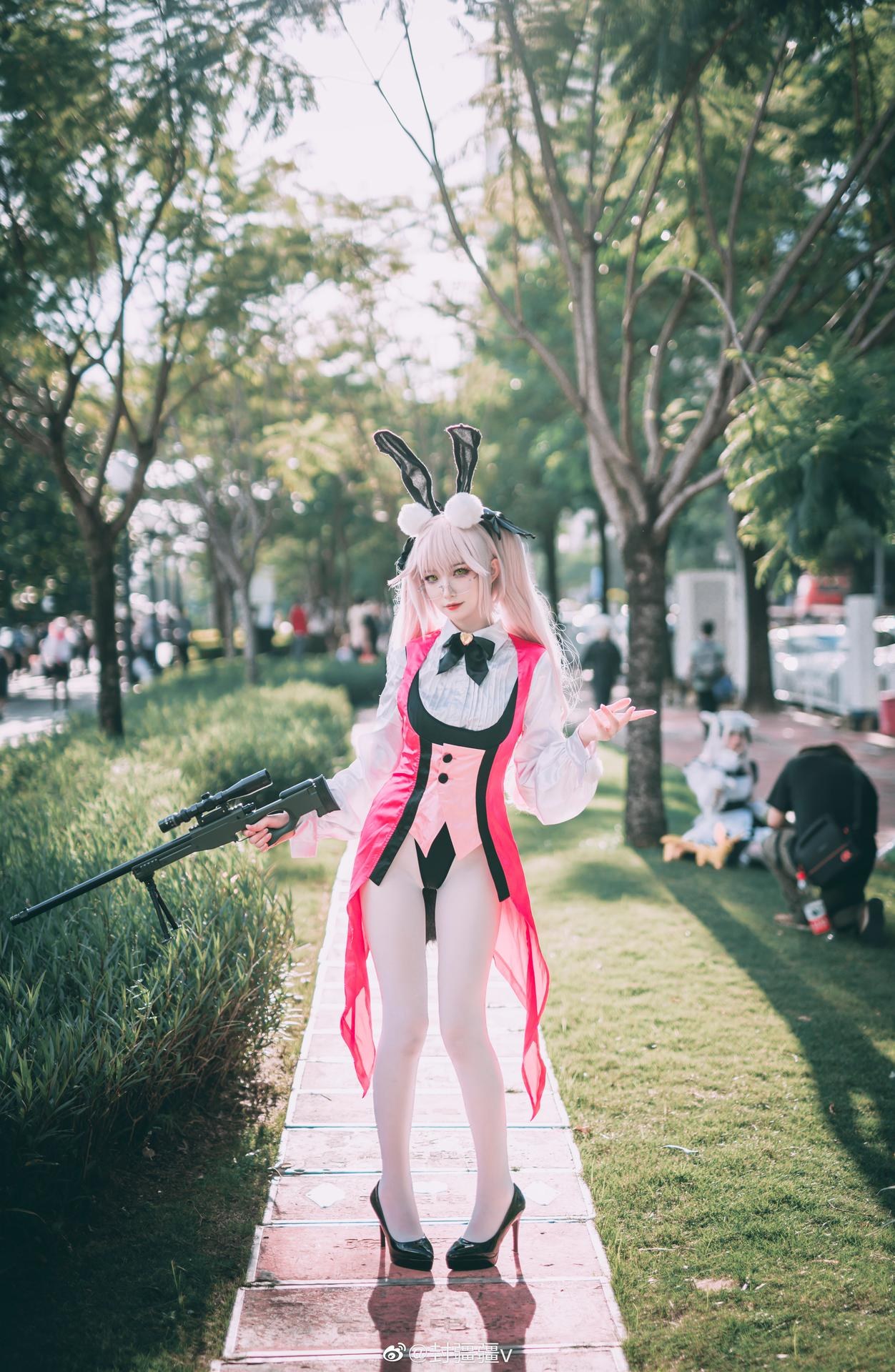 [cosplay] 封疆疆v - FGO光之高扬斯卡娅：粉色兔女郎白丝美腿 27P