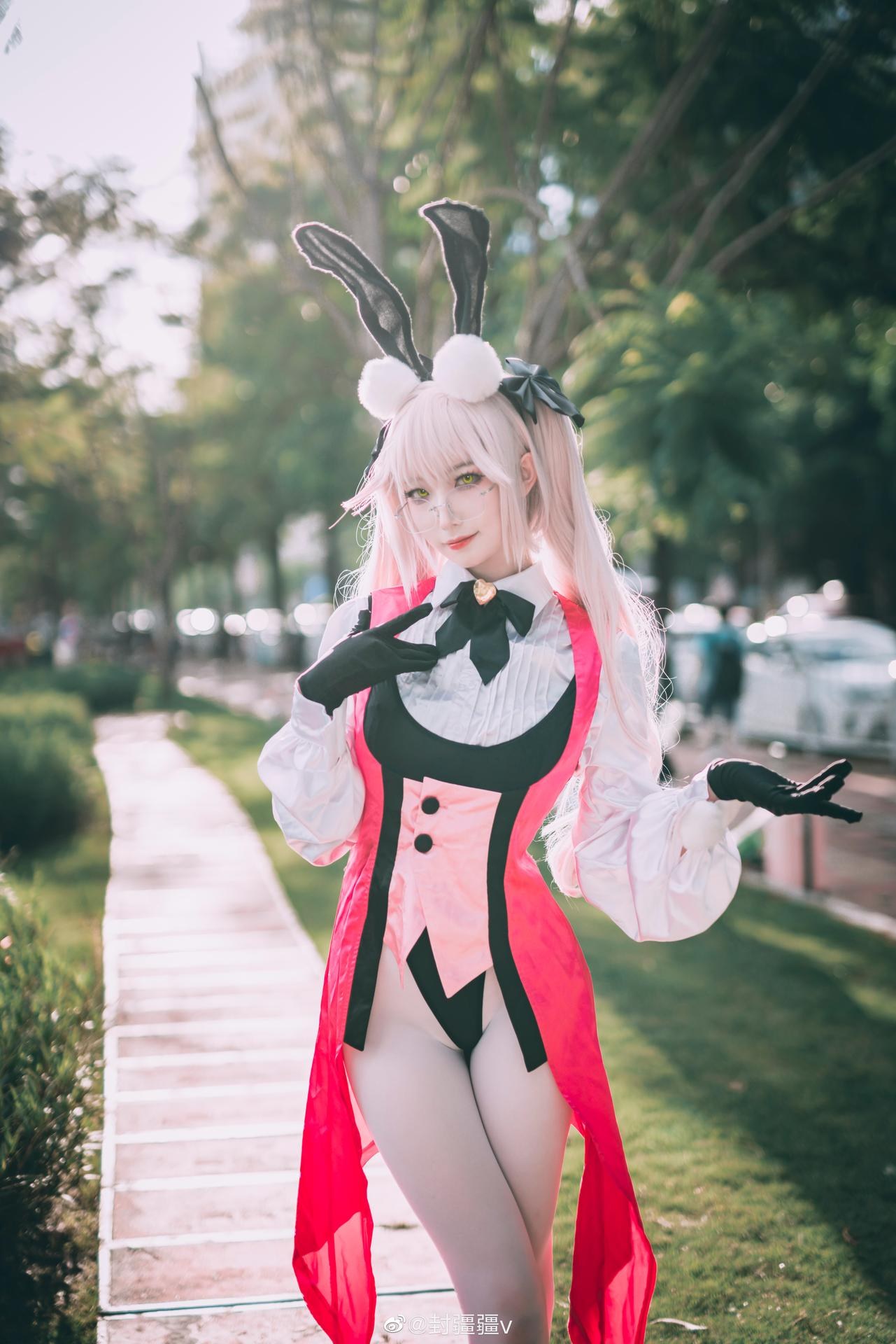 [cosplay] 封疆疆v - FGO光之高扬斯卡娅：粉色兔女郎白丝美腿 27P