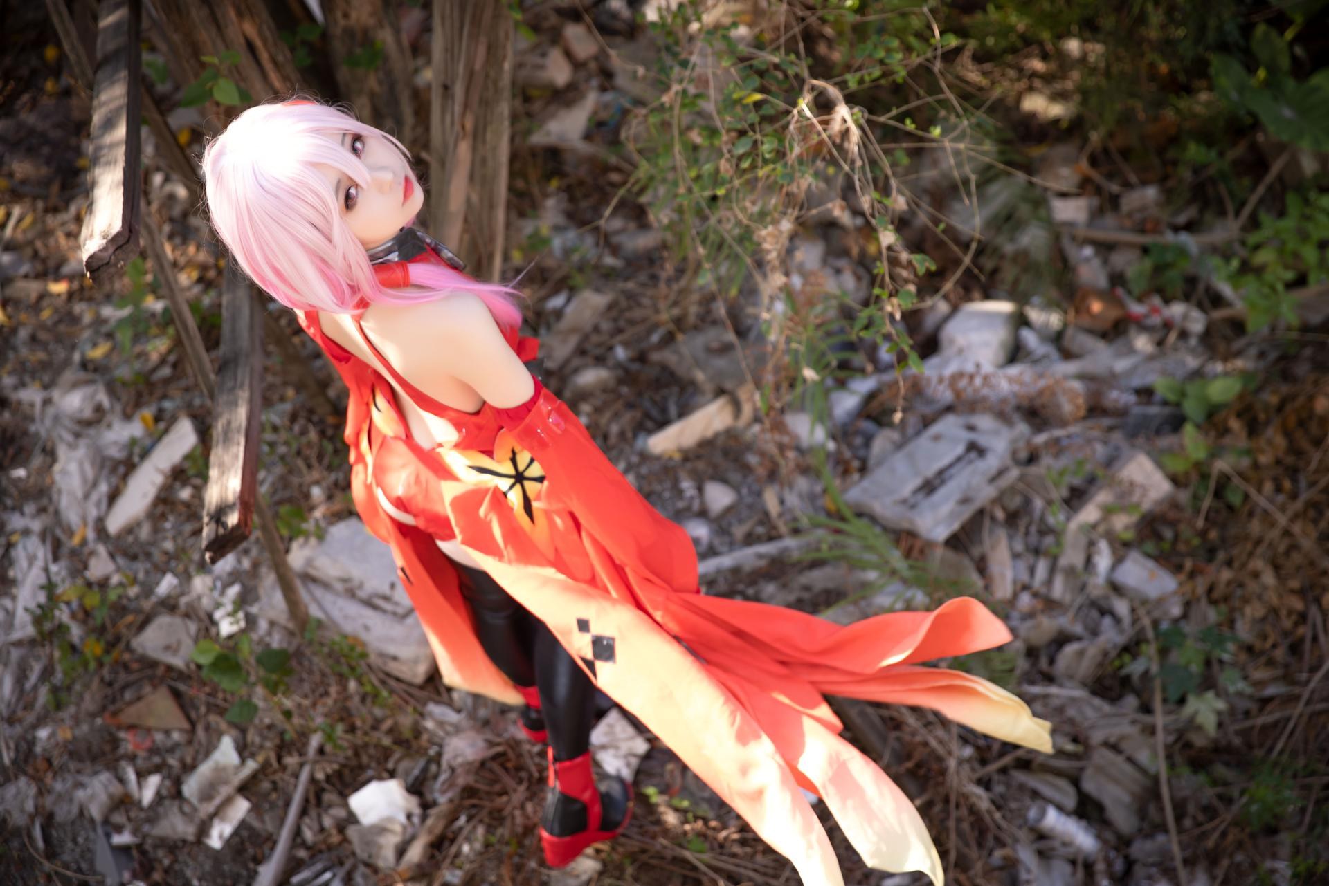 [cosplay] G44不会受伤 - Guilty Crown หยาปี้ฉี: ชุดเดรสสีแดง ซากปรักหักพัง ผมยาว ขาเรียว 20P
