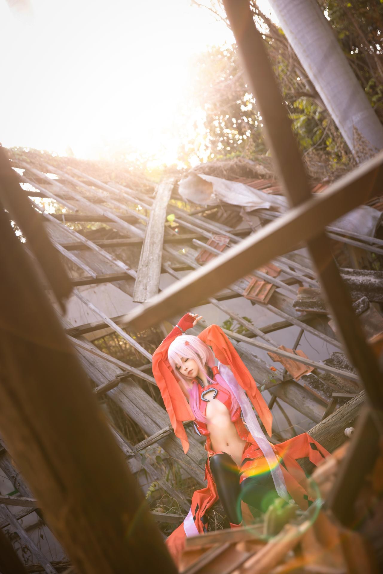 [cosplay] G44不会受伤 - Guilty Crown หยาปี้ฉี: ชุดเดรสสีแดง ซากปรักหักพัง ผมยาว ขาเรียว 20P