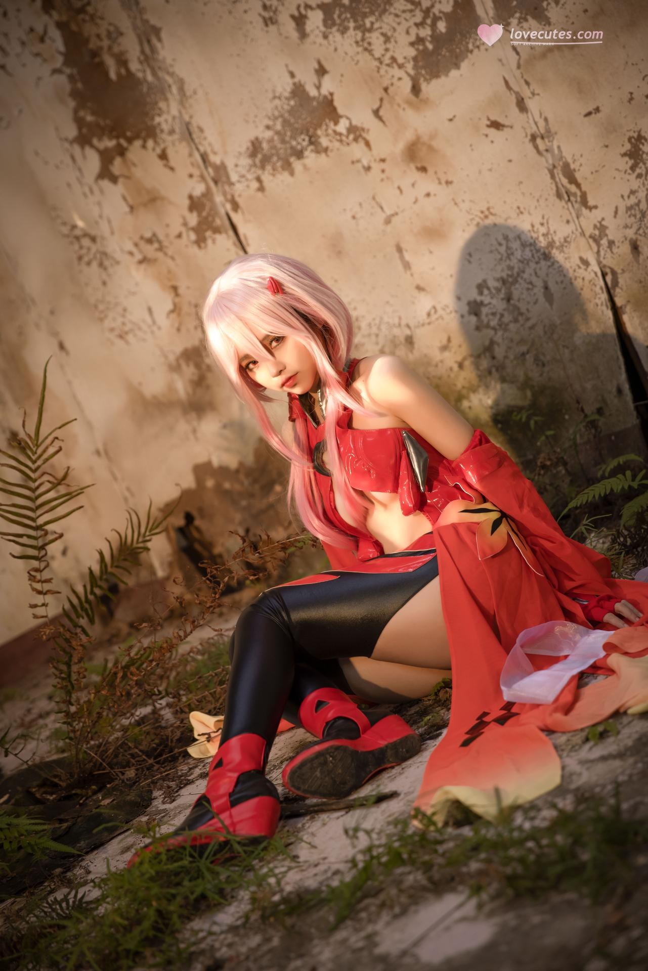 [cosplay] G44不会受伤 - Guilty Crown หยาปี้ฉี: ชุดเดรสสีแดง ซากปรักหักพัง ผมยาว ขาเรียว 20P